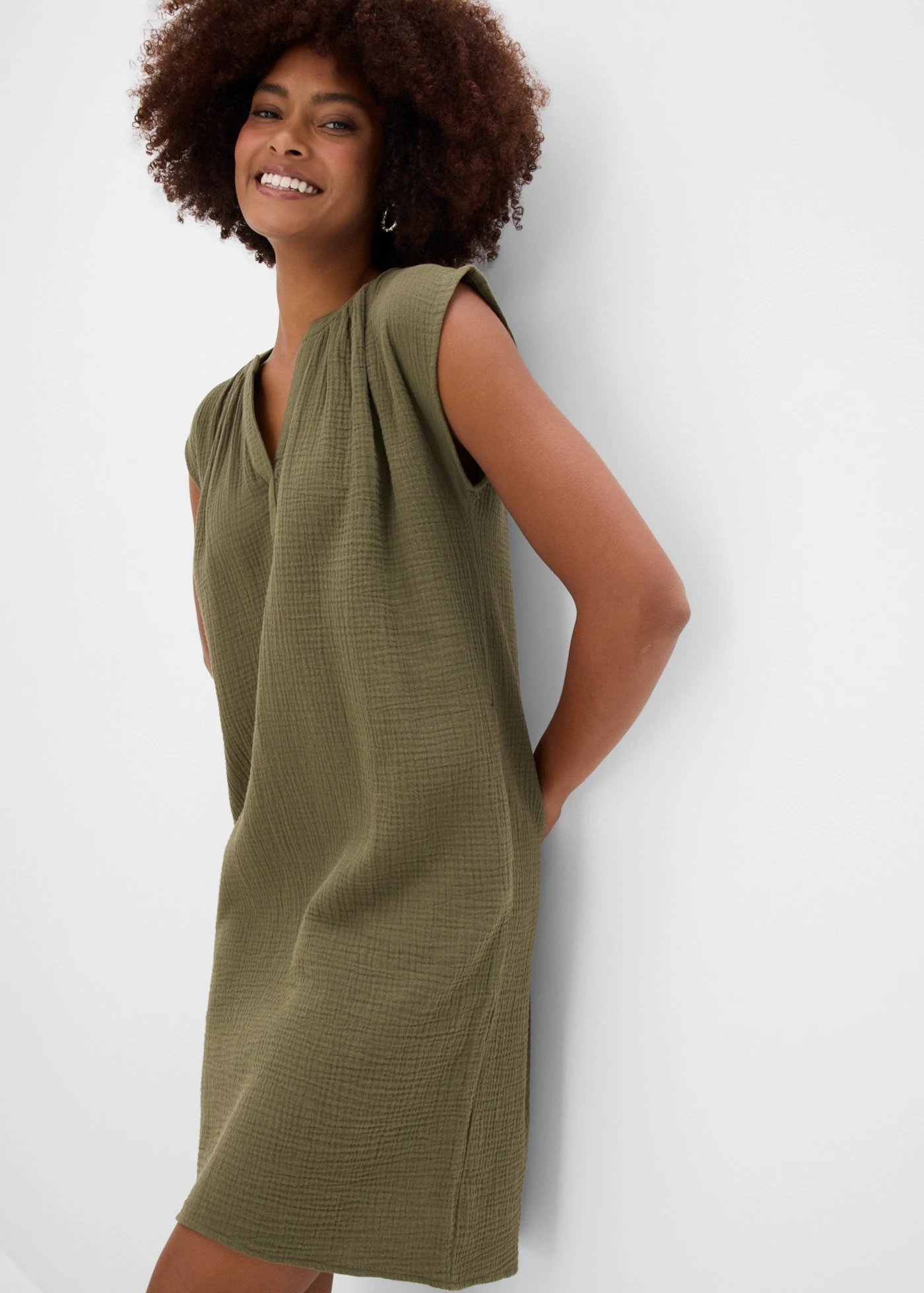 Robe courte 100% coton • olive foncé • Boutique bonprix