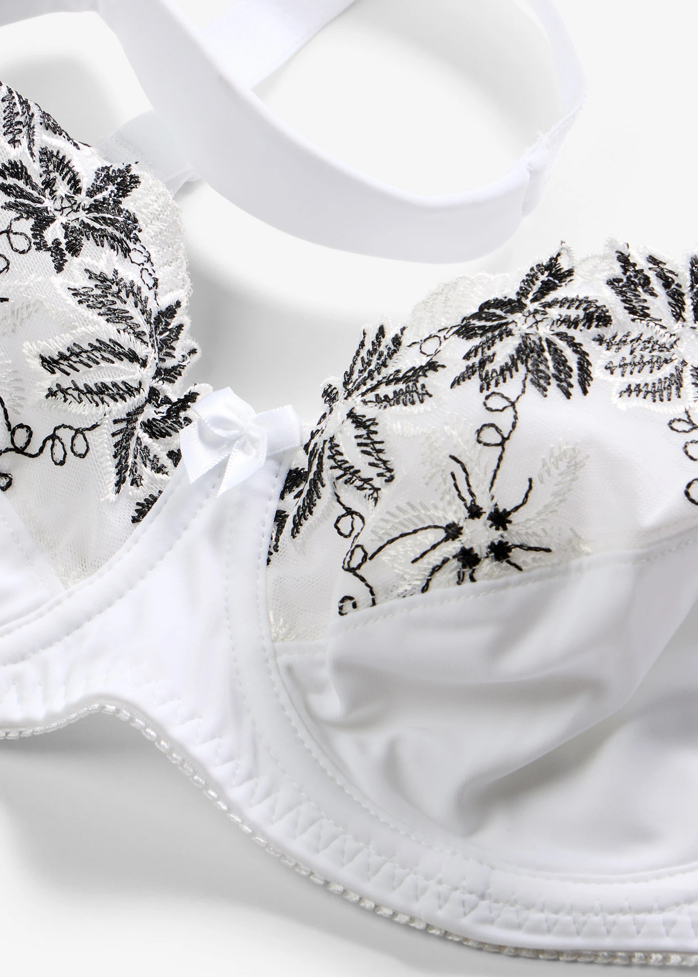 Soutiens-gorge à armatures et bretelles rembourrées (lot de 2) • blanc + blanc-noir • Boutique bonprix