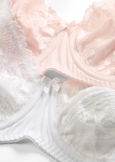 Lot de 2 soutiens-gorge à armatures et dentelle • rose clair + blanc • Boutique bonprix