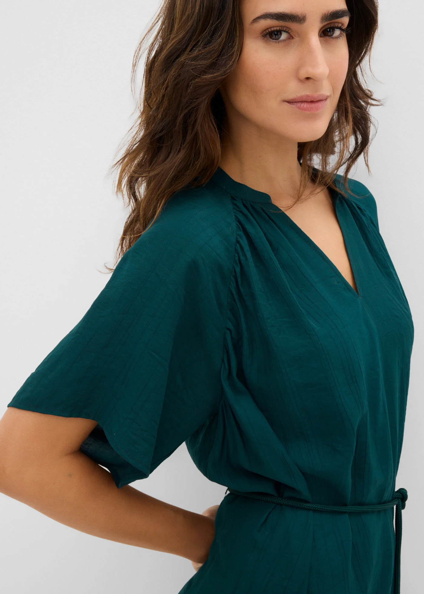 Midi jurk in een zachte viscose-mix • diepgroen • bonprix online shop