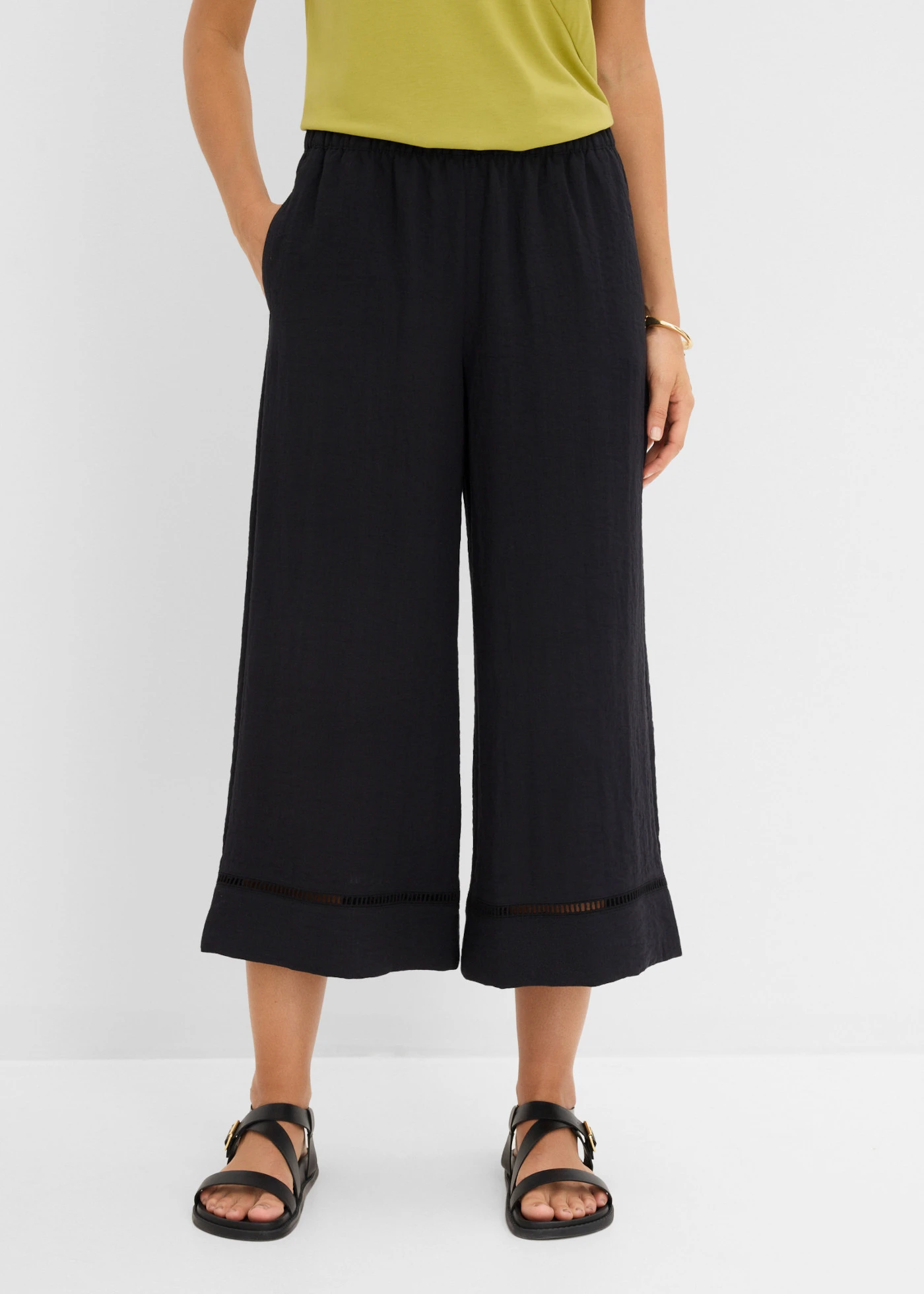 Culotte kalhoty ze splývavé viskózové směsi • černá • bonprix obchod