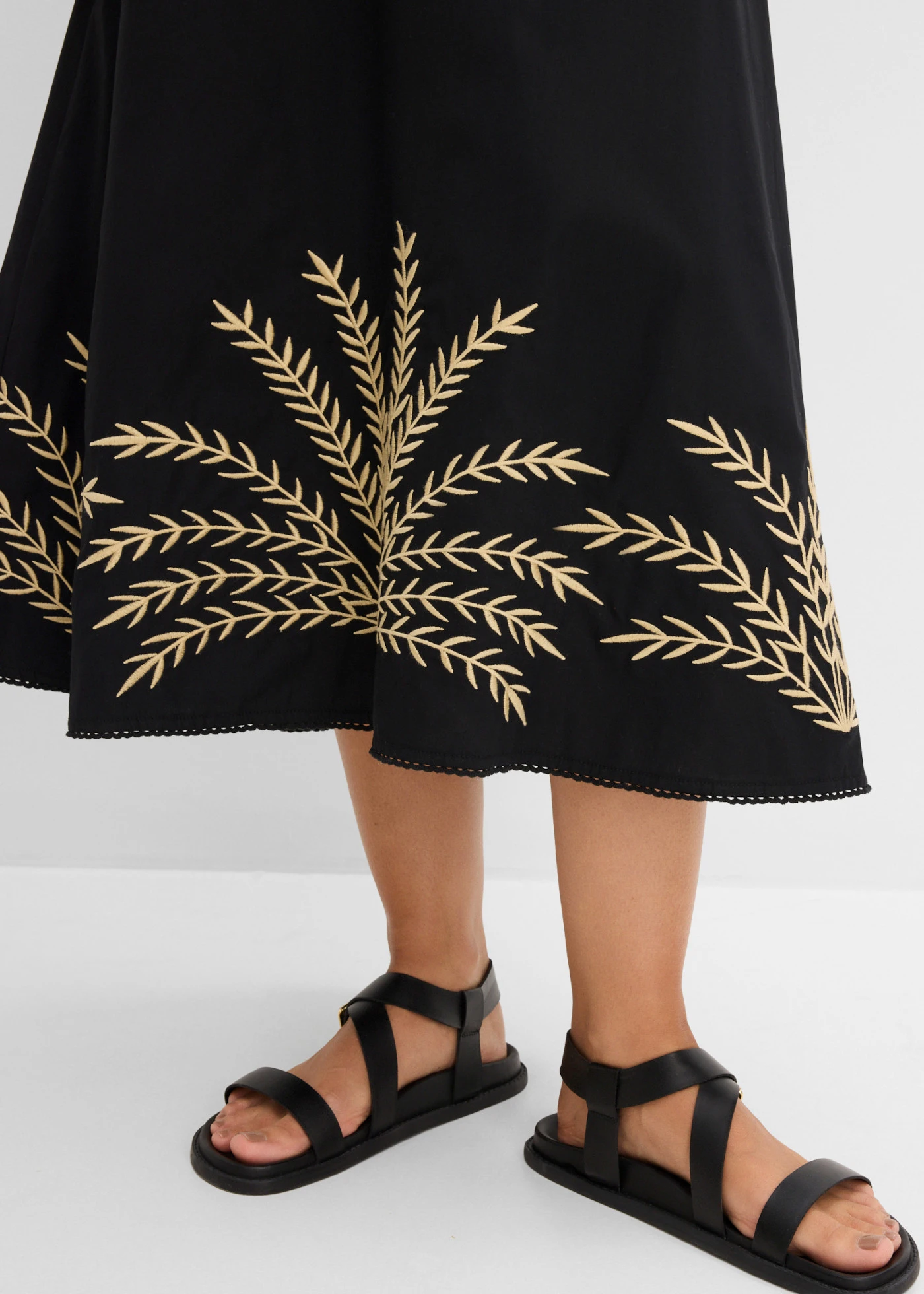 Maxi rok met borduursel • zwart-lichtsand • bonprix online shop