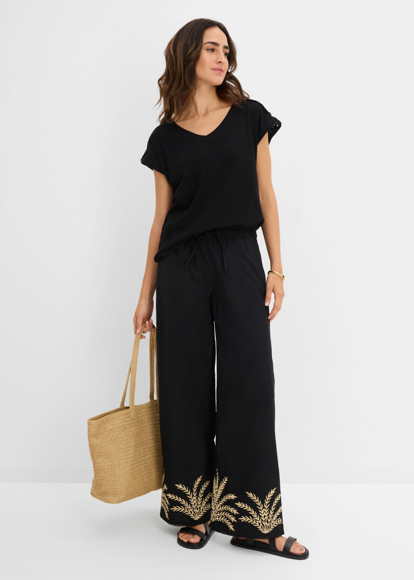 Pantaloni palazzo cu broderie • negru-bej nisipiu mat • magazin bonprix