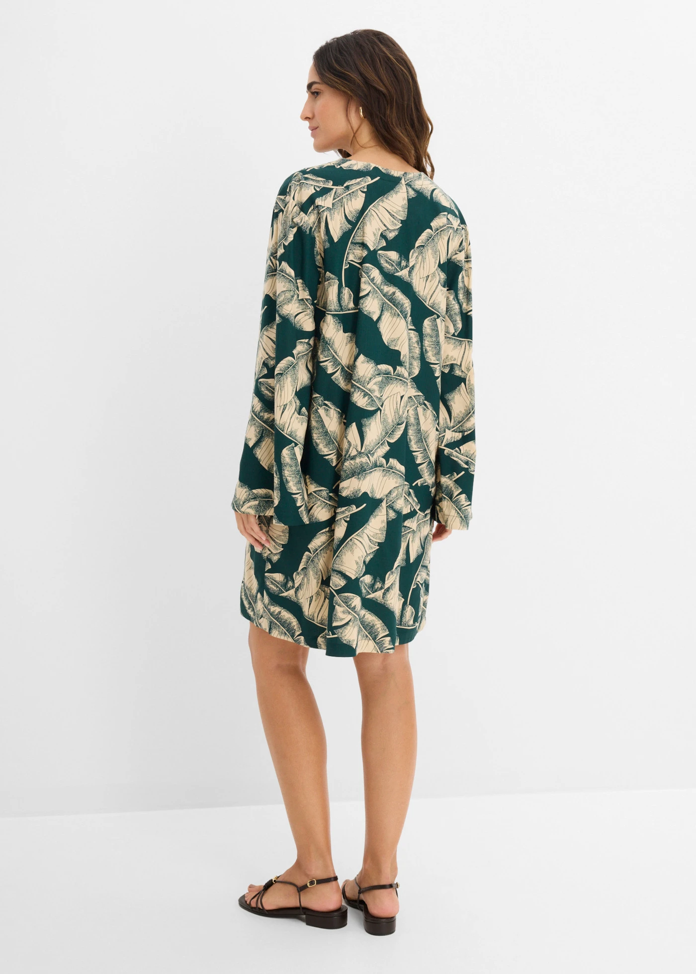 Robe-tunique fluide • vert profond-sable clair imprimé • Boutique bonprix