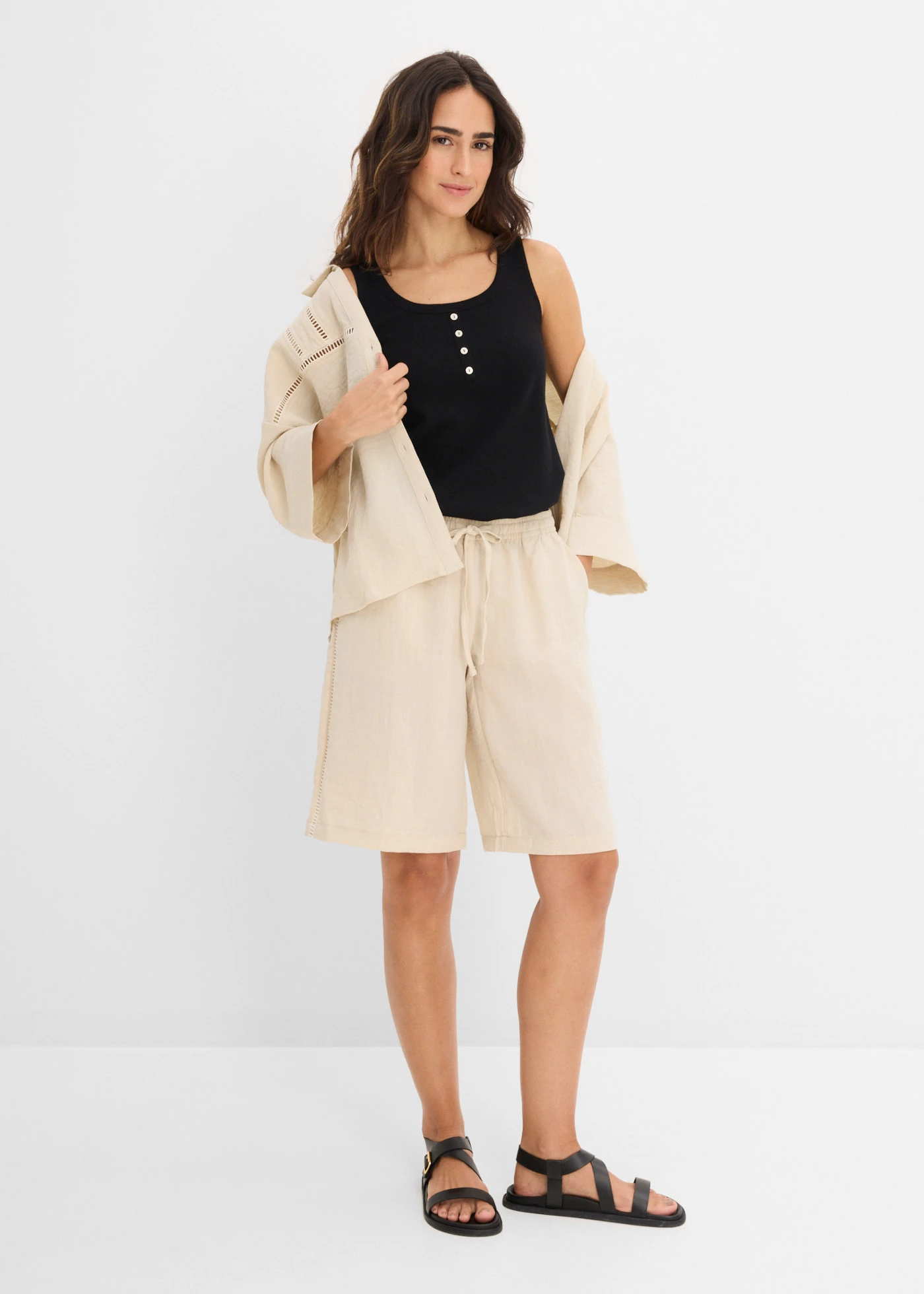 Bermuda in een viscosemix • lichtsand • bonprix online shop