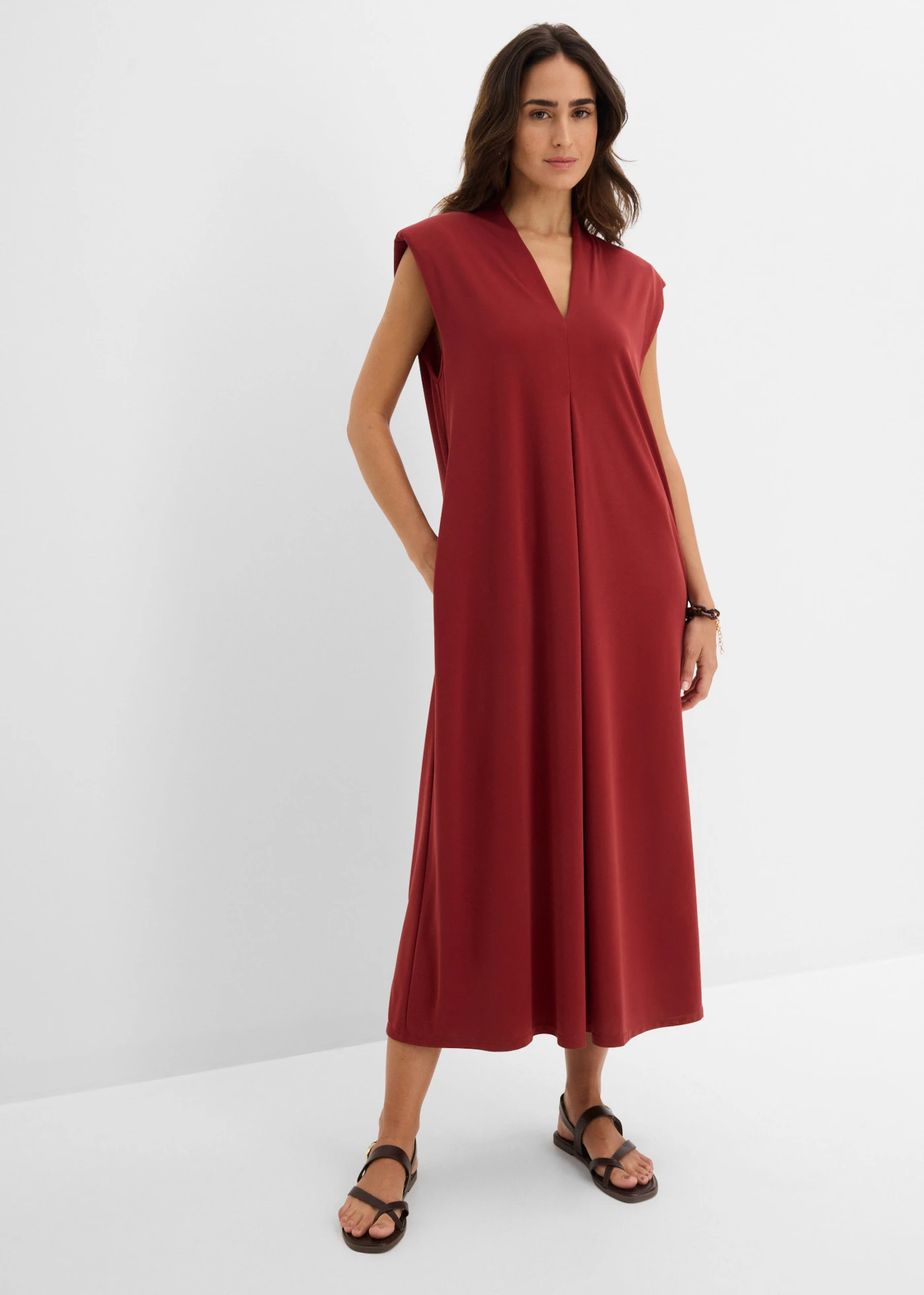 Robe en jersey viscose avec épaulettes • rouge désert • Boutique bonprix