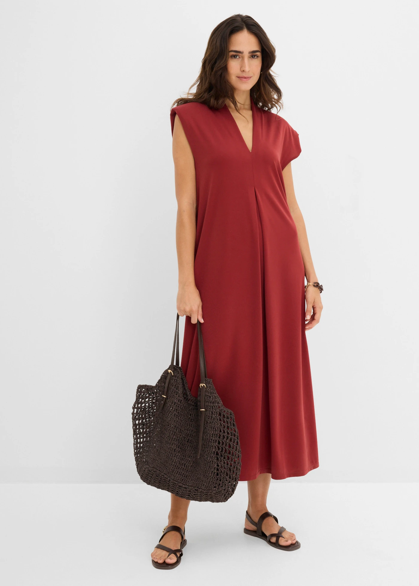 Robe en jersey viscose avec épaulettes • rouge désert • Boutique bonprix