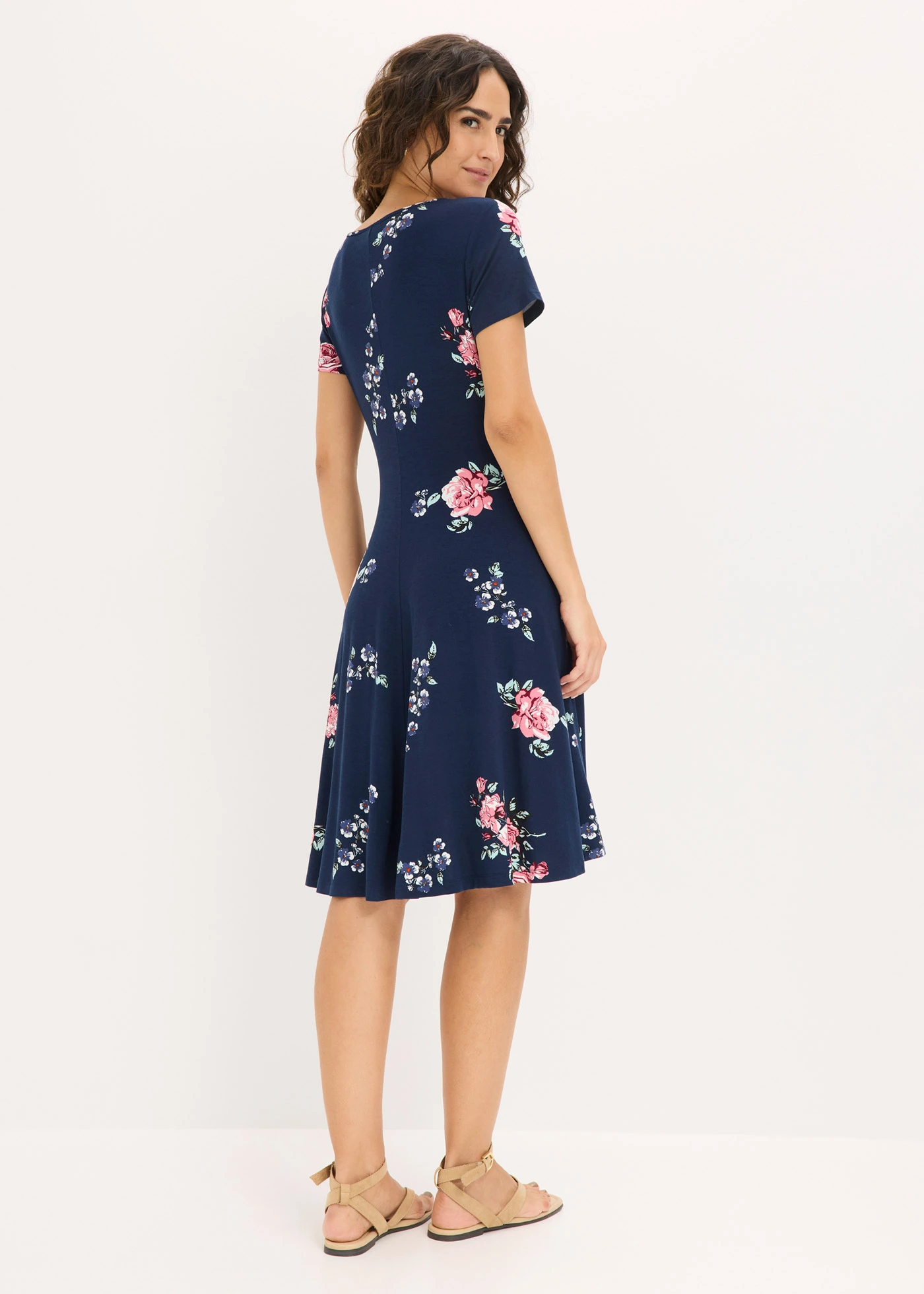Robe en jersey viscose • bleu foncé/rose floral • Boutique bonprix