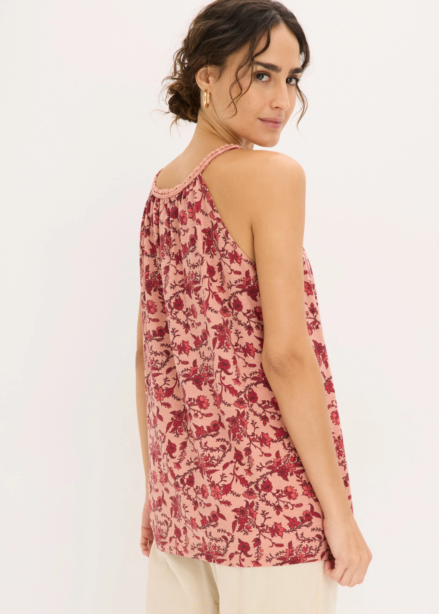 Top à fines bretelles en viscose • marron poudré floral • Boutique bonprix