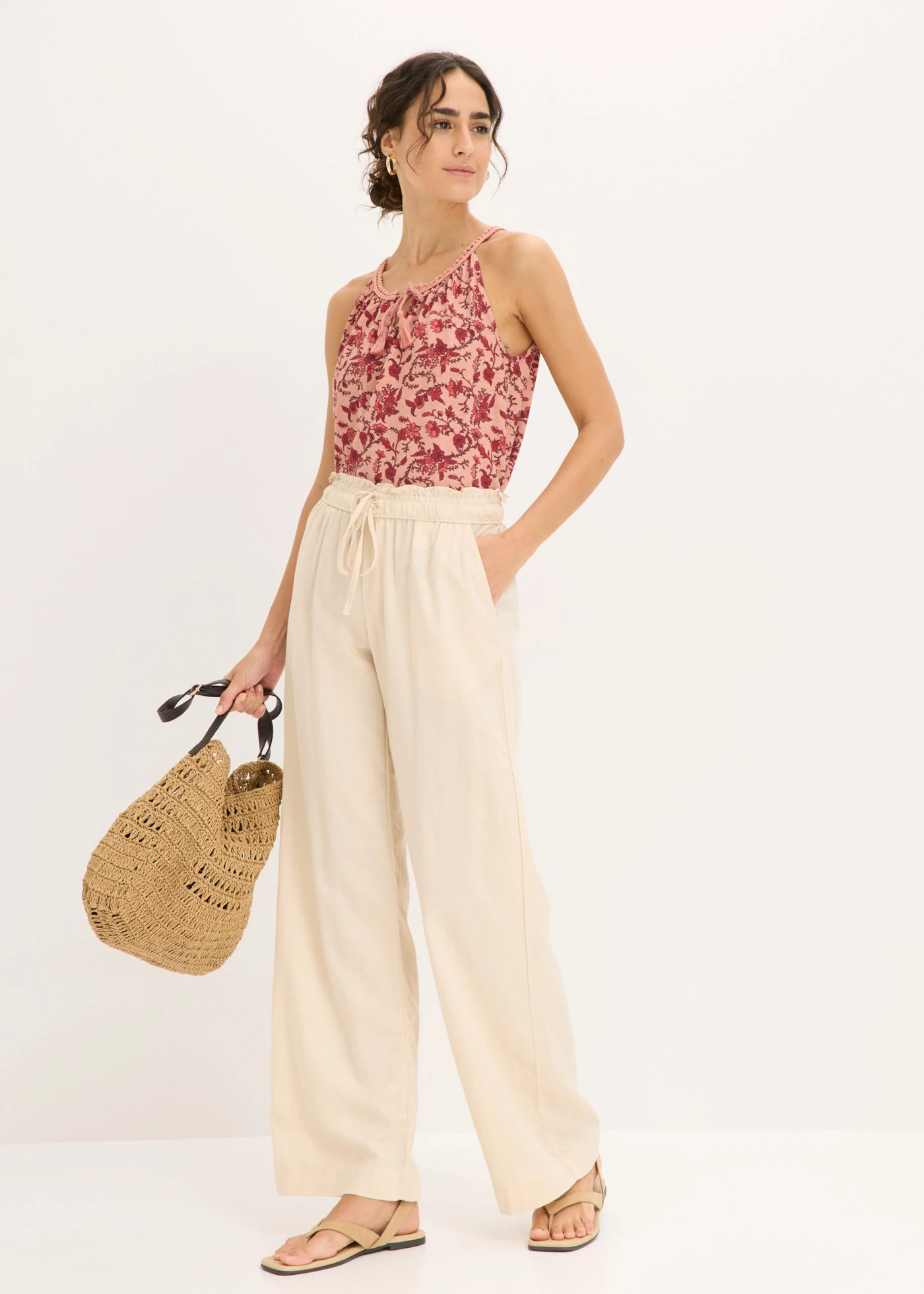 Top à fines bretelles en viscose • marron poudré floral • Boutique bonprix