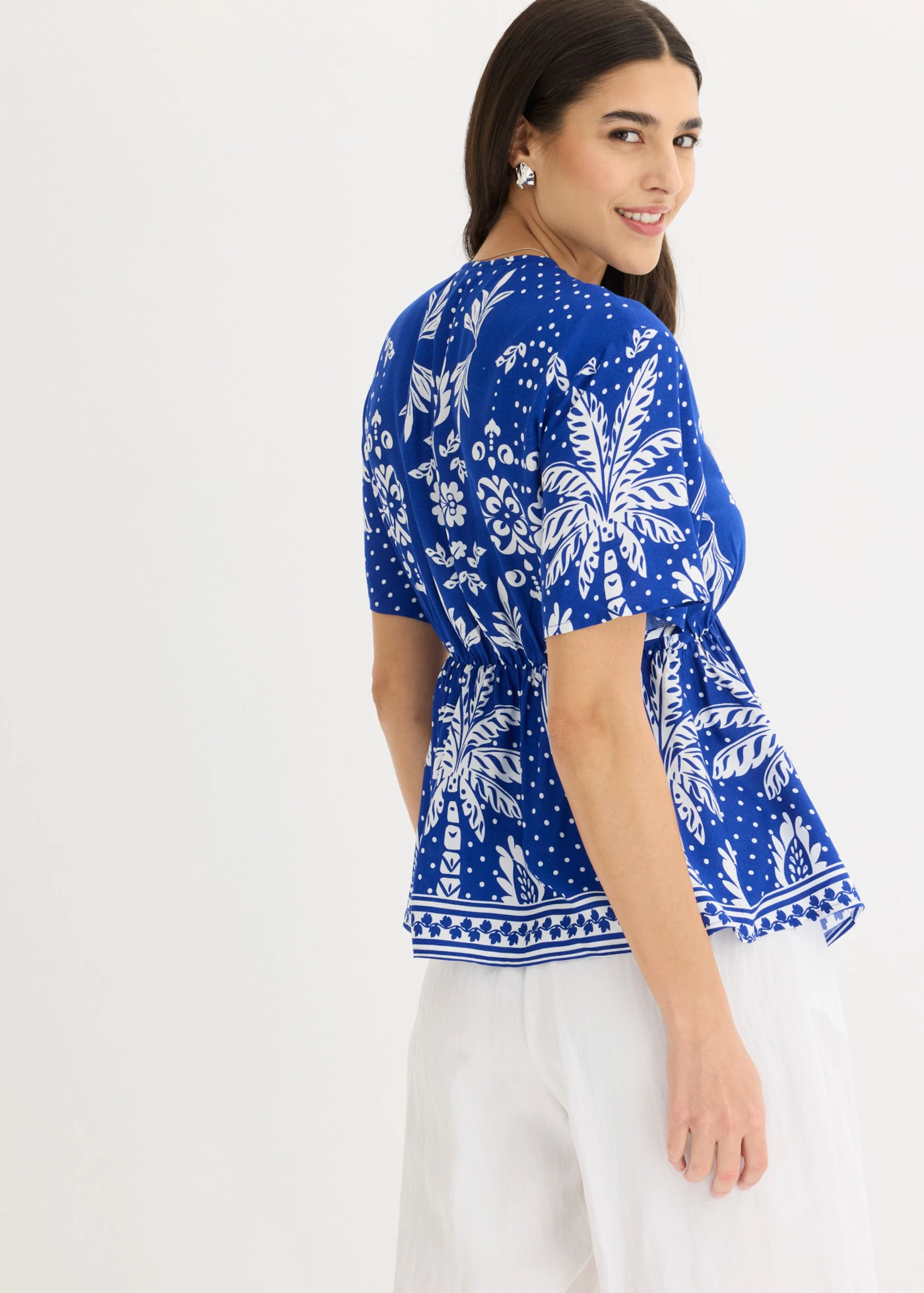 Blouse van soepele viscose • blauw met palmbomen • bonprix online shop