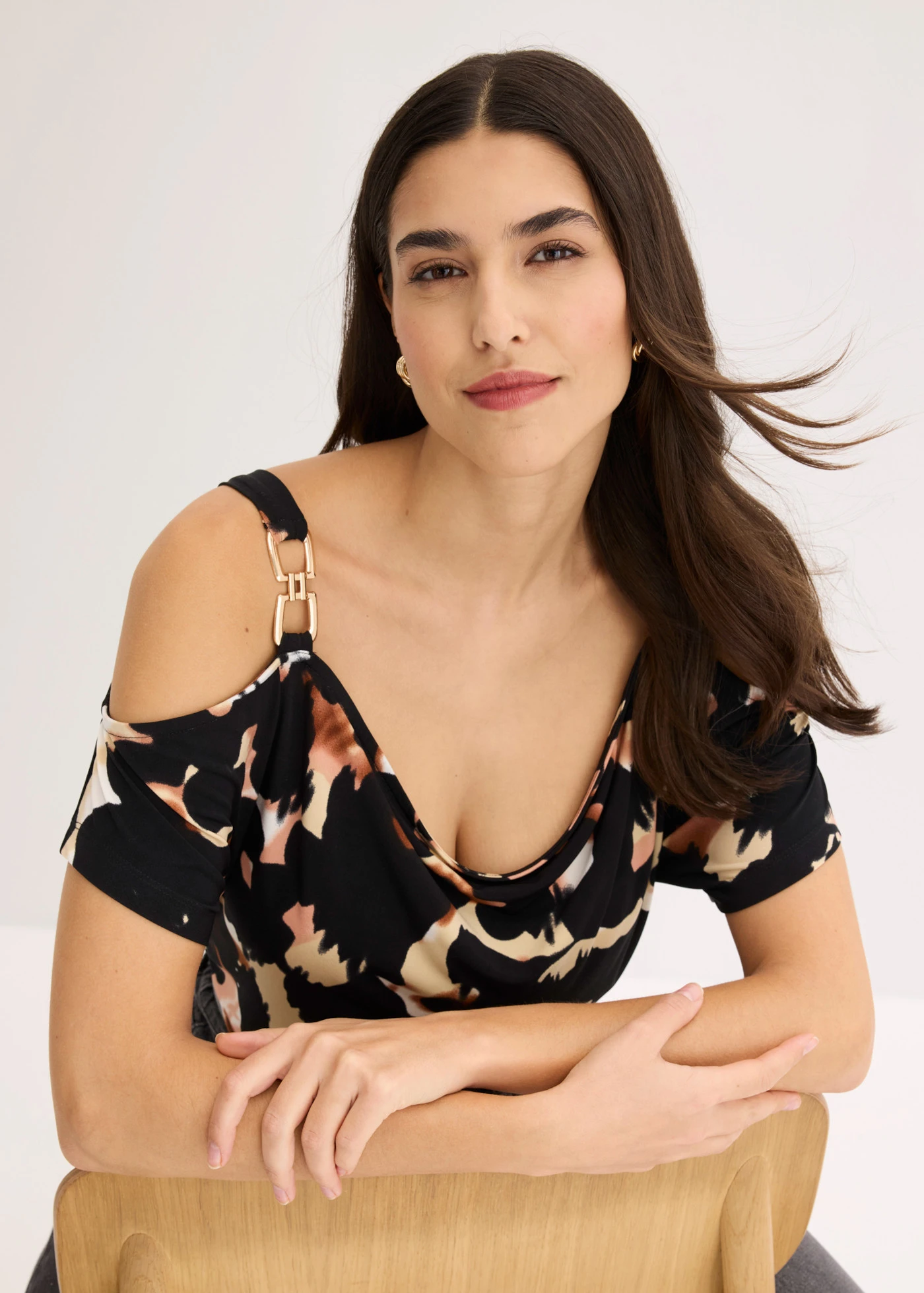 Cold shoulder shirt • bruin-zwart luipaardprint • bonprix online shop