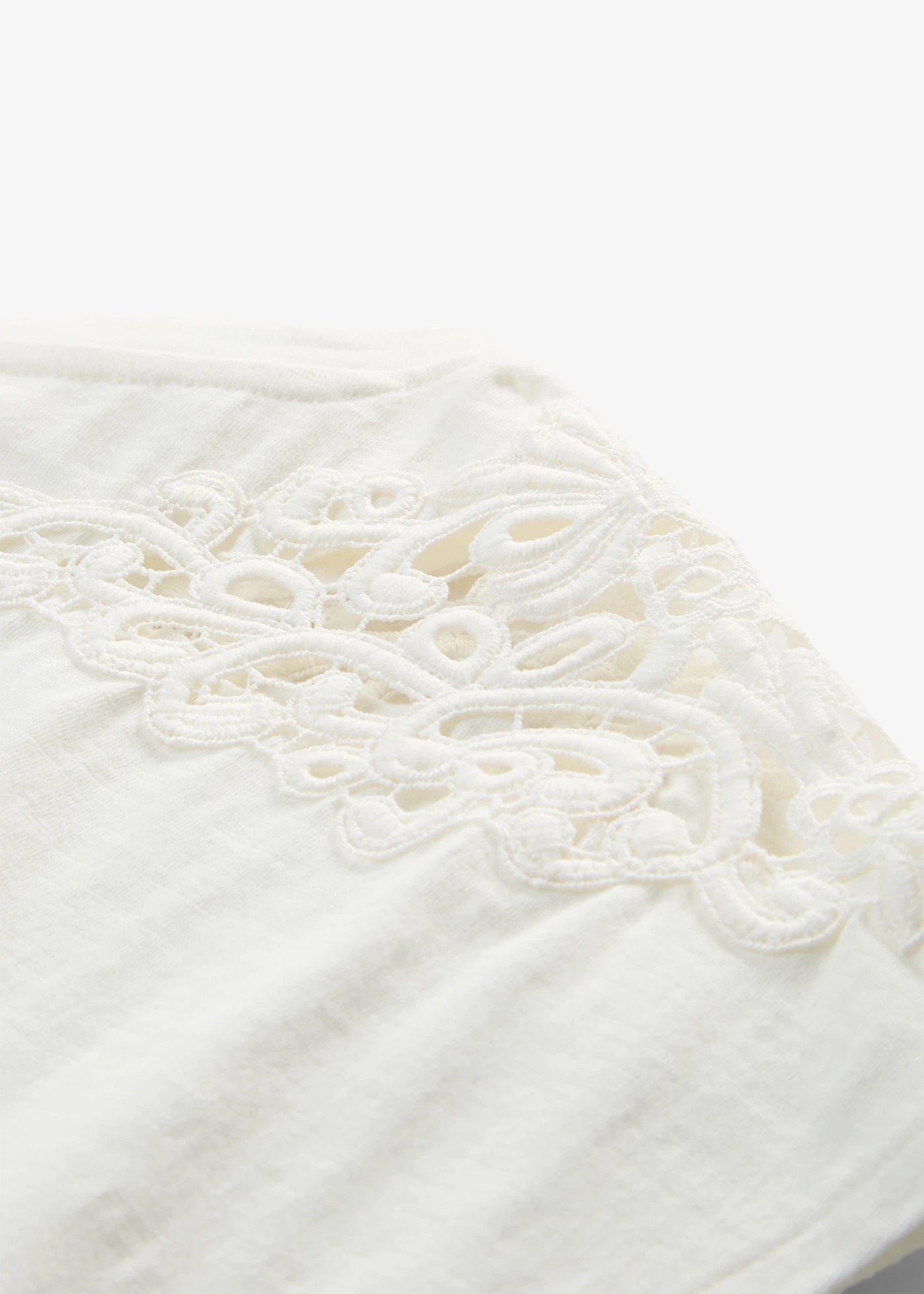 Shirt van puur katoen met kanten inzetstuk • wolwit • bonprix online shop