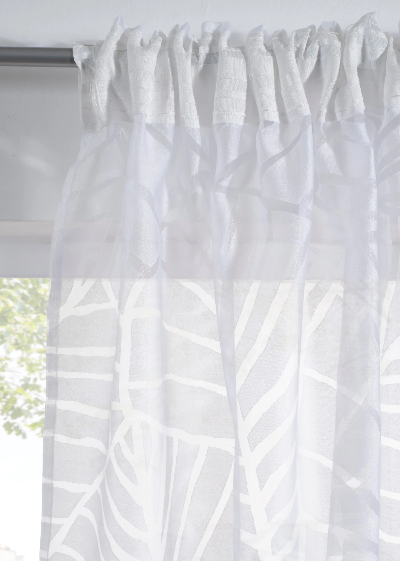 Voilage en tissu dévoré (1 pce) • blanc/gris • Boutique bonprix