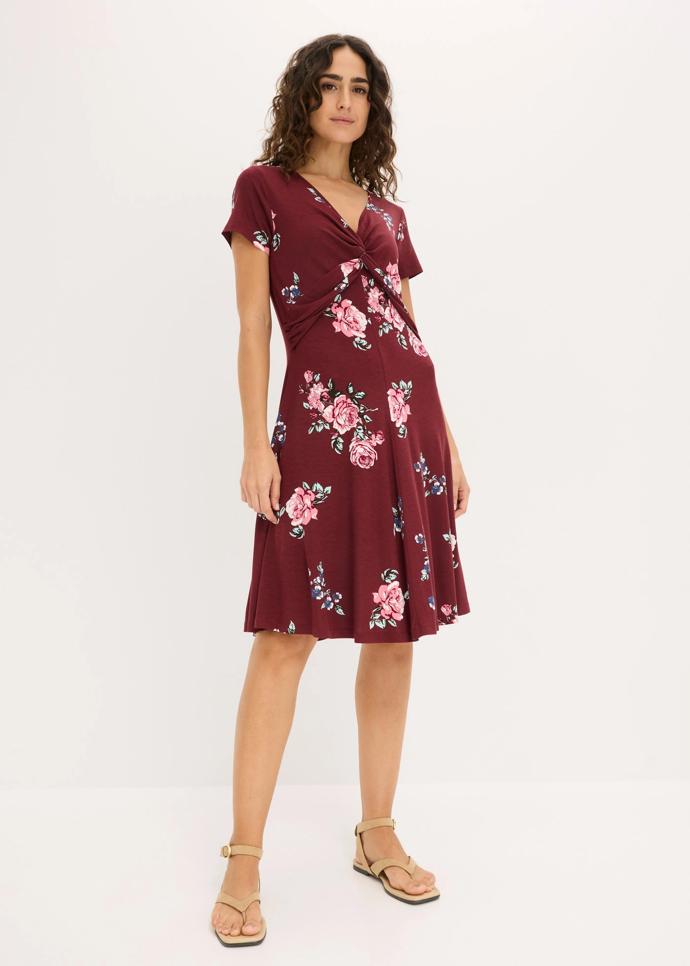 Robe en jersey viscose • rouge érable-rose floral • Boutique bonprix
