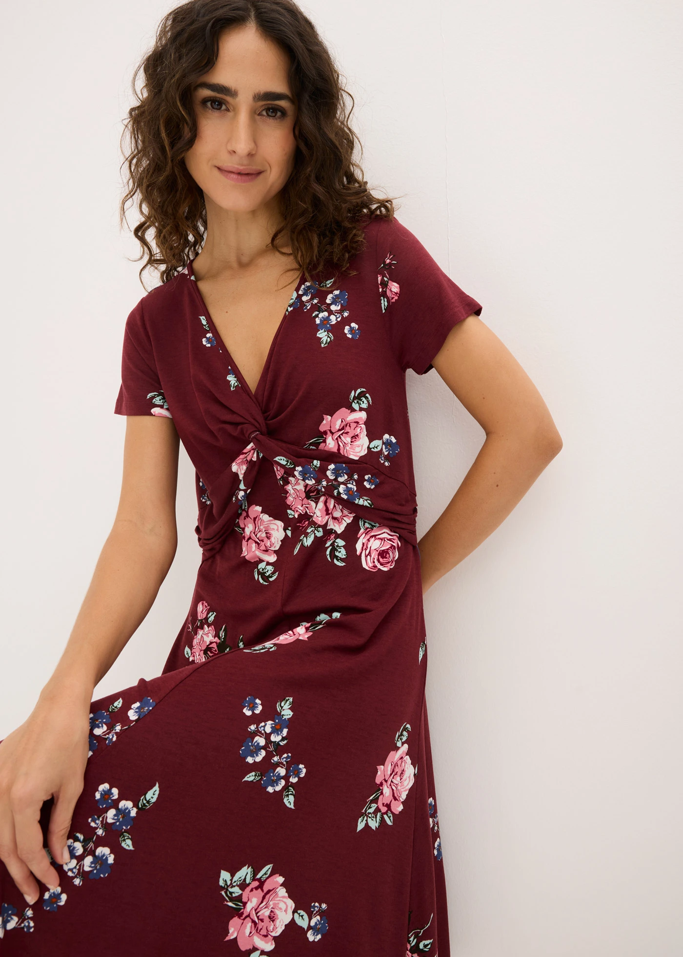 Robe en jersey viscose • rouge érable-rose floral • Boutique bonprix