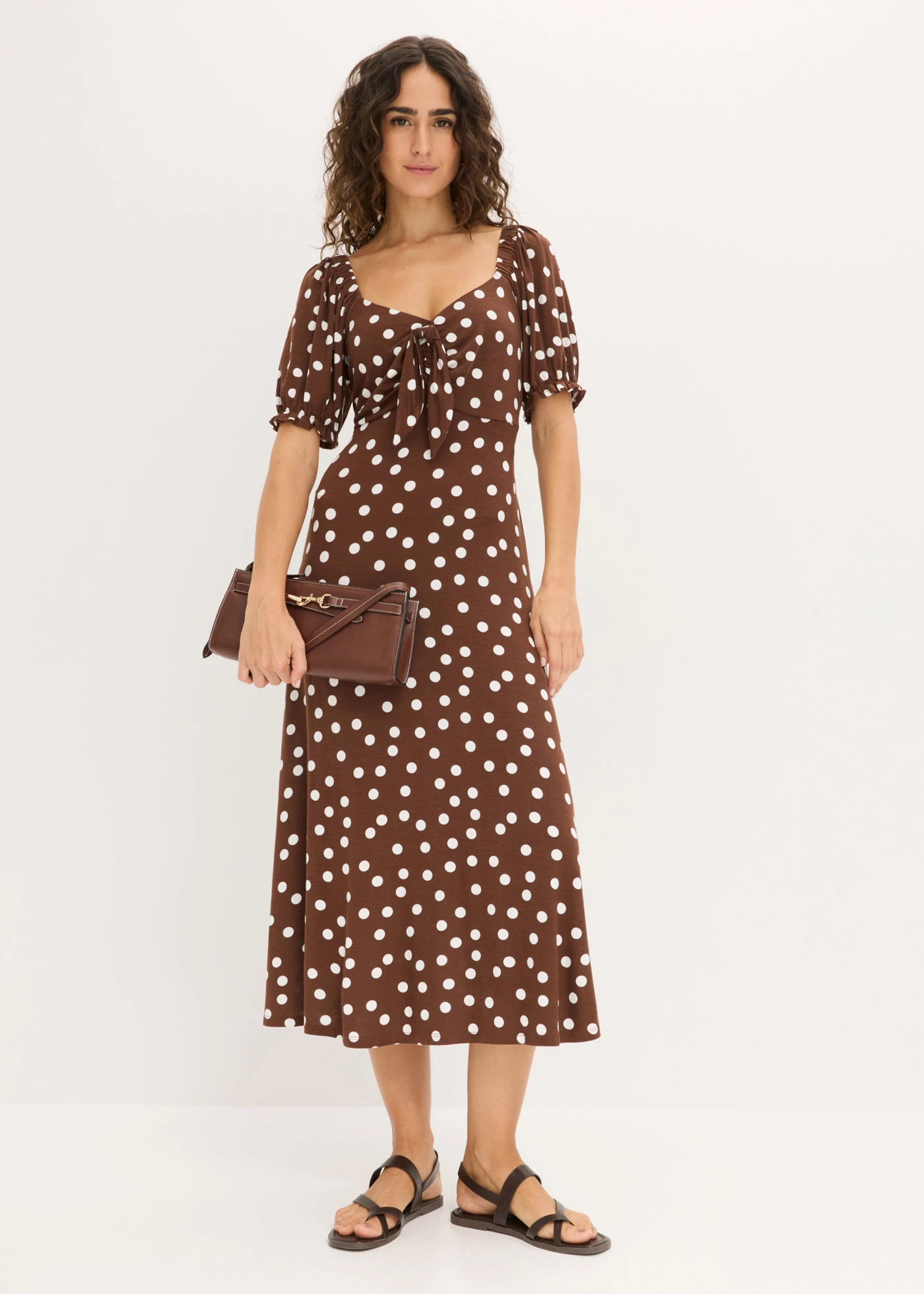 Robe midi en viscose extensible • marron pois blanc • Boutique bonprix