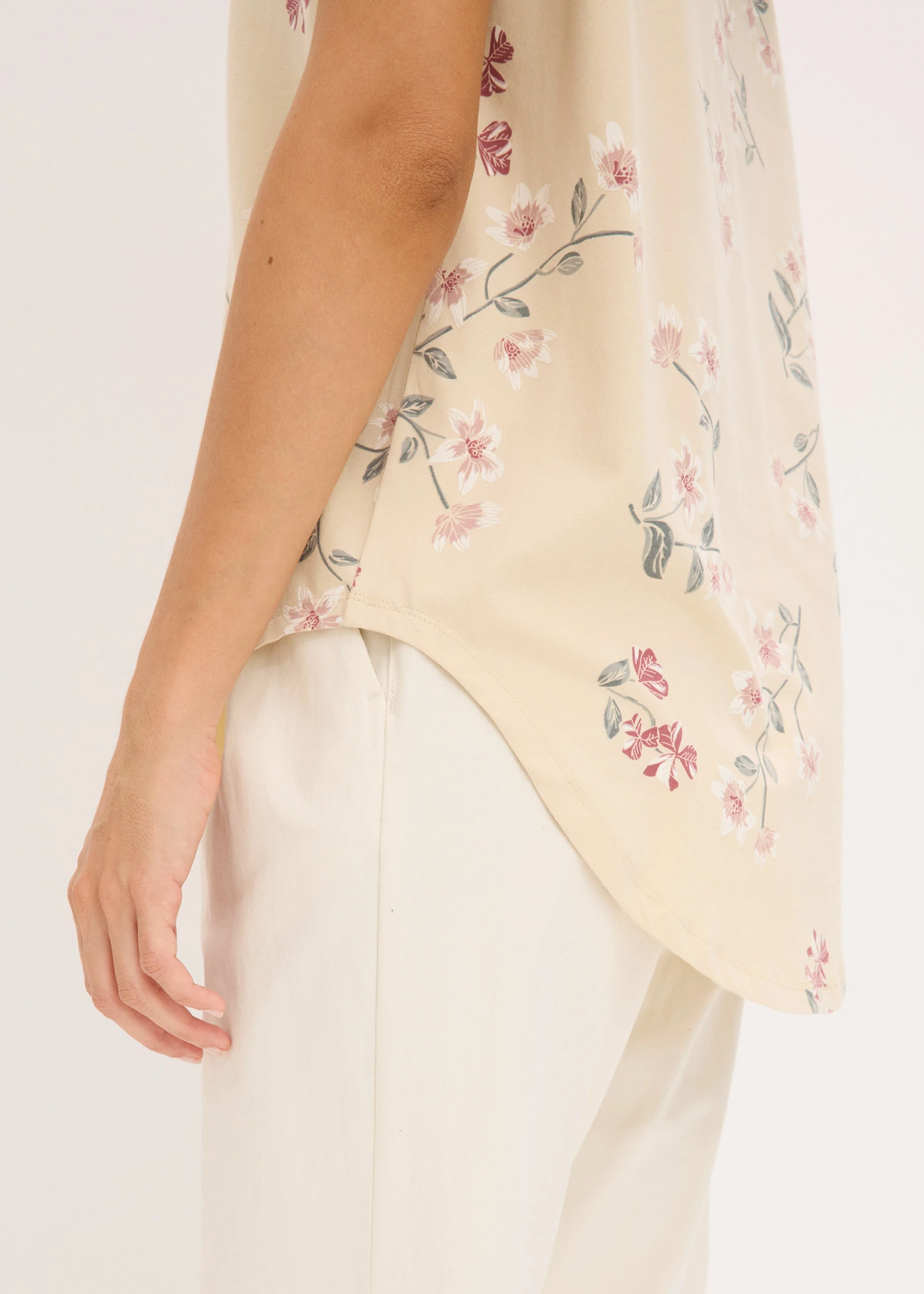 T-shirt oversize en coton extensible • sable clair floral • Boutique bonprix