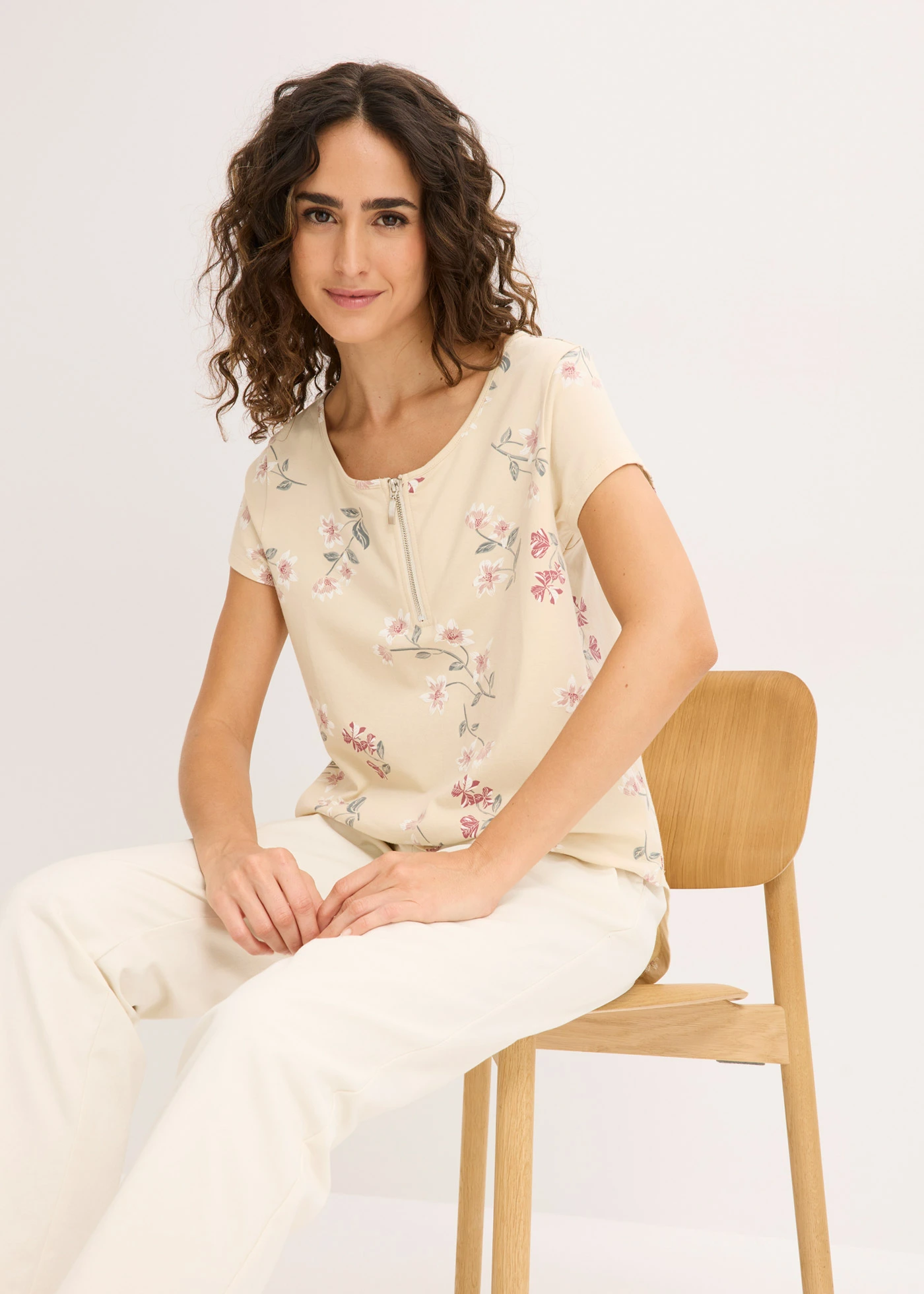 T-shirt oversize en coton extensible • sable clair floral • Boutique bonprix