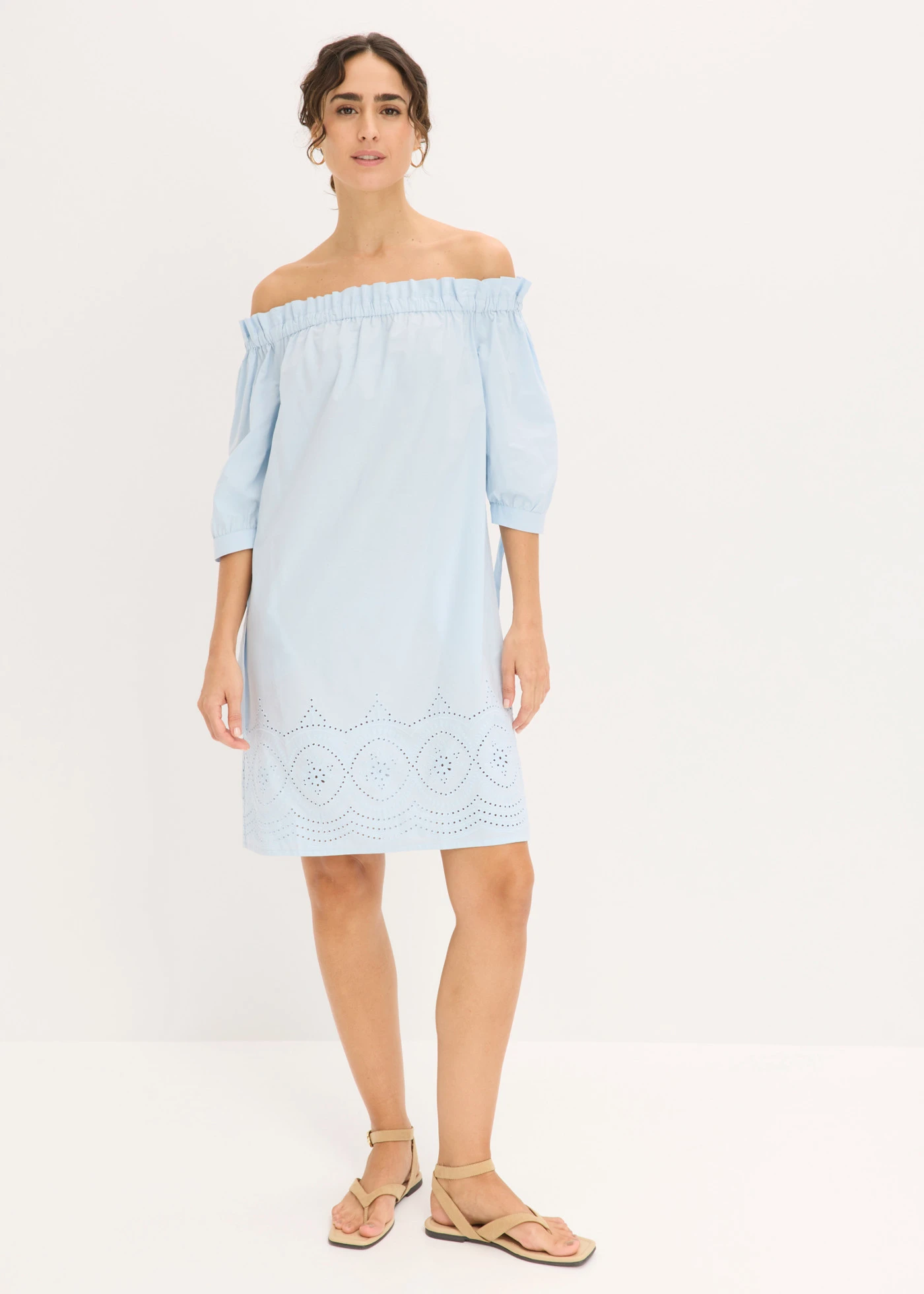 Robe col Bardot 100% coton avec broderies anglaises • bleu poudré • Boutique bonprix