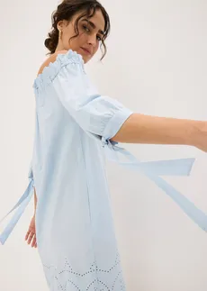 Robe col Bardot 100% coton avec broderies anglaises • bleu poudré • Boutique bonprix