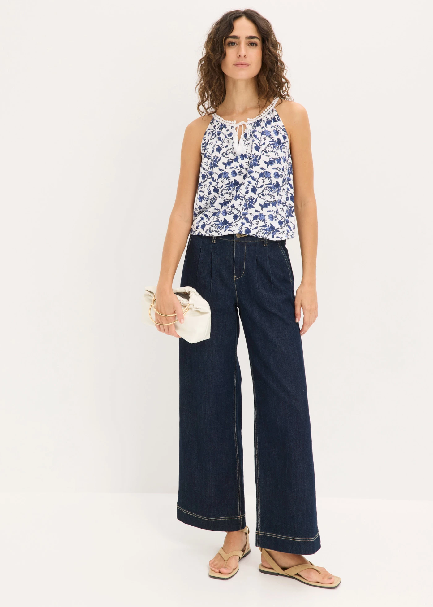 Top à fines bretelles en viscose • bleu/blanc floral • Boutique bonprix