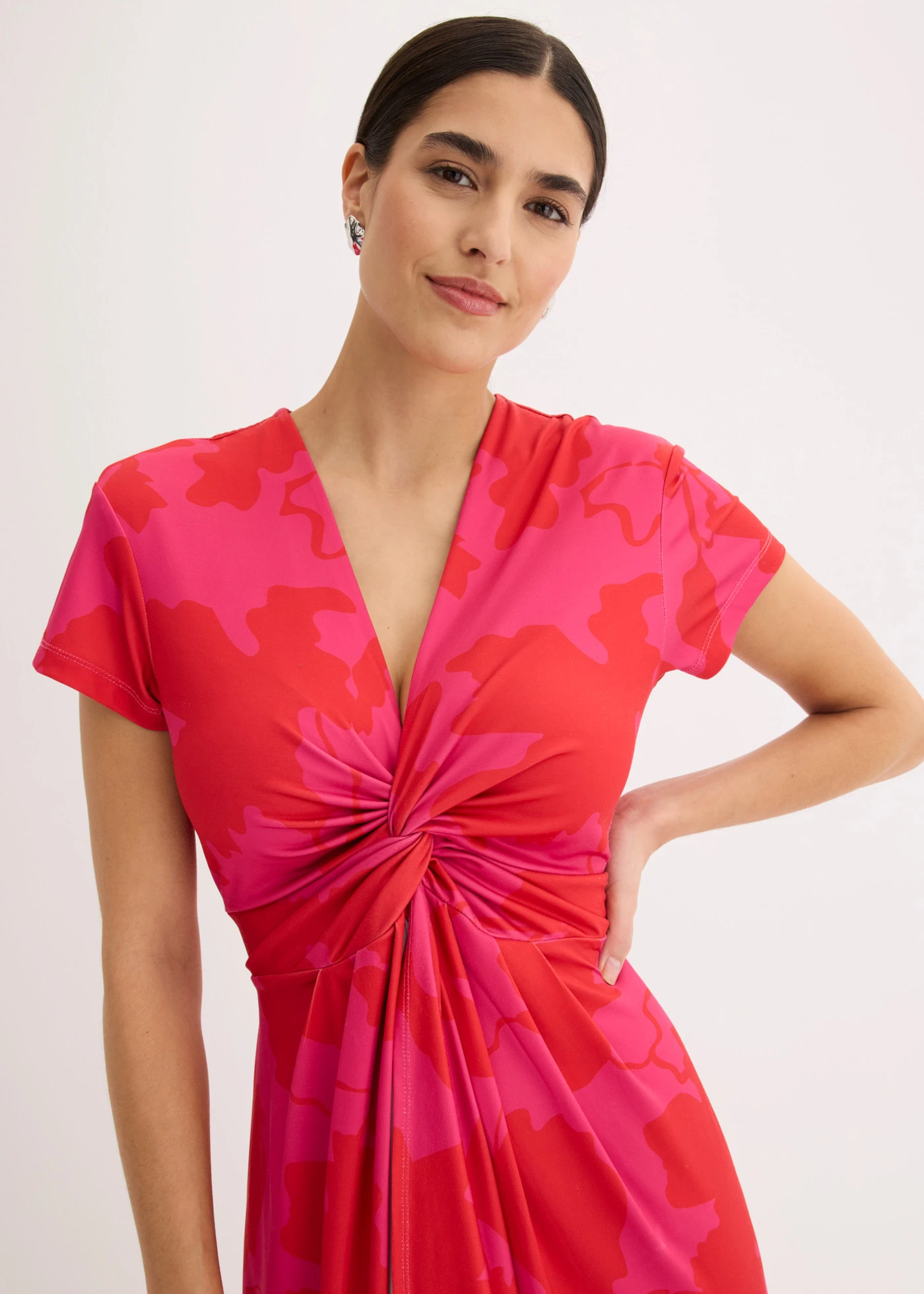 Žerzejové šaty s přetočeným efektem • pinklady s květy • bonprix obchod