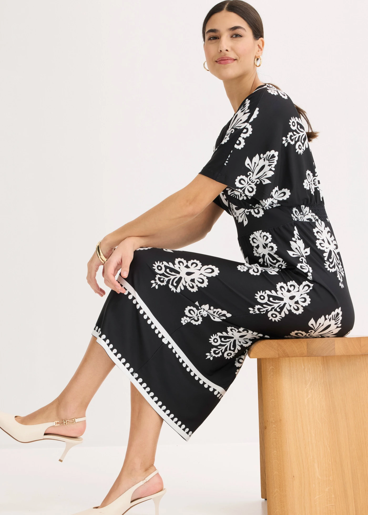 Robe en jersey à décolleté plongeant • noir-blanc imprimé • Boutique bonprix