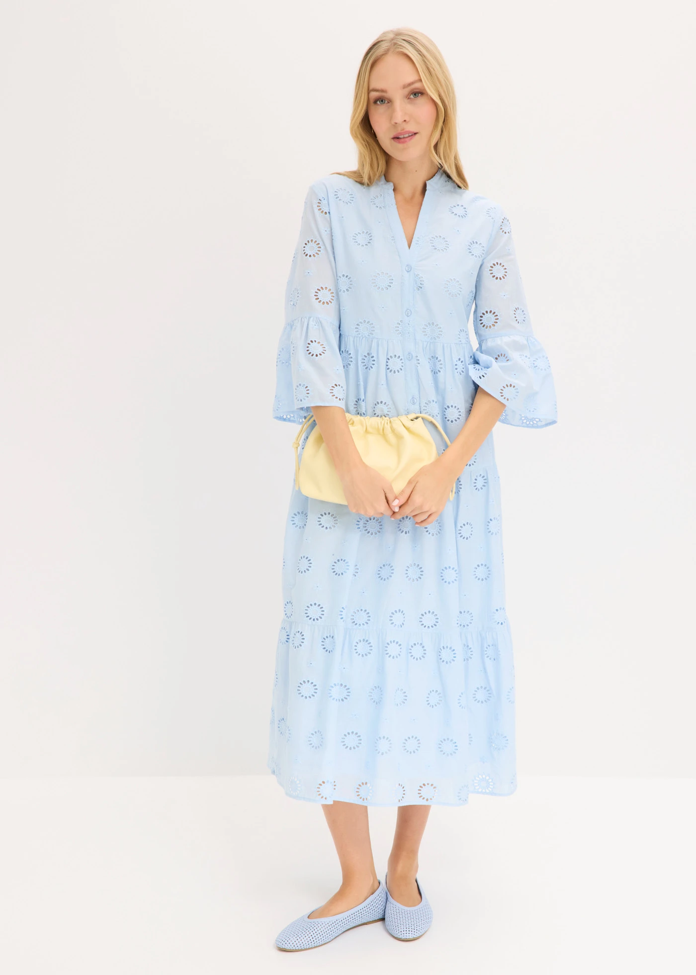Maxi jurk van katoen met broderie anglaise • poederblauw • bonprix online shop