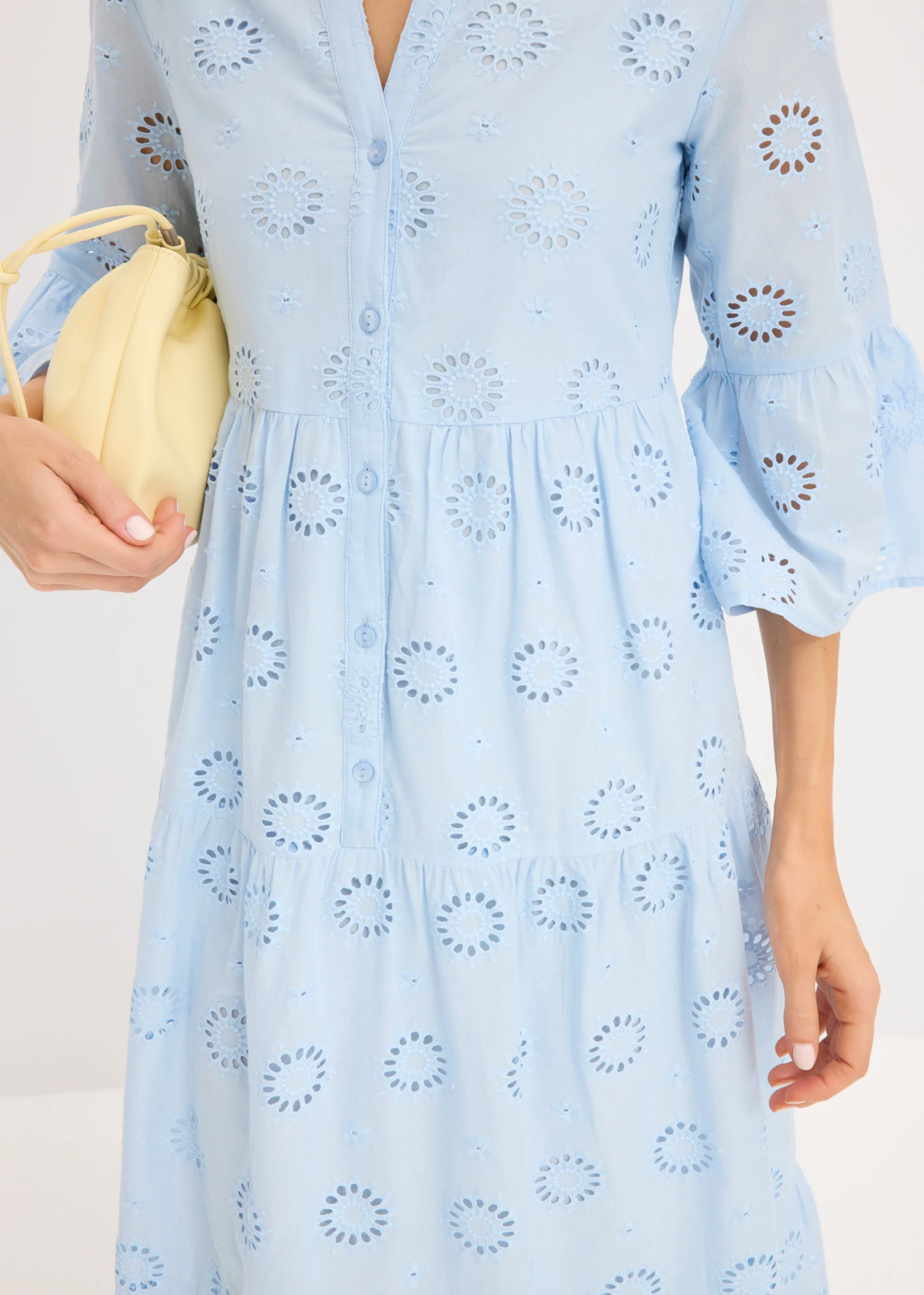 Maxi jurk van katoen met broderie anglaise • poederblauw • bonprix online shop