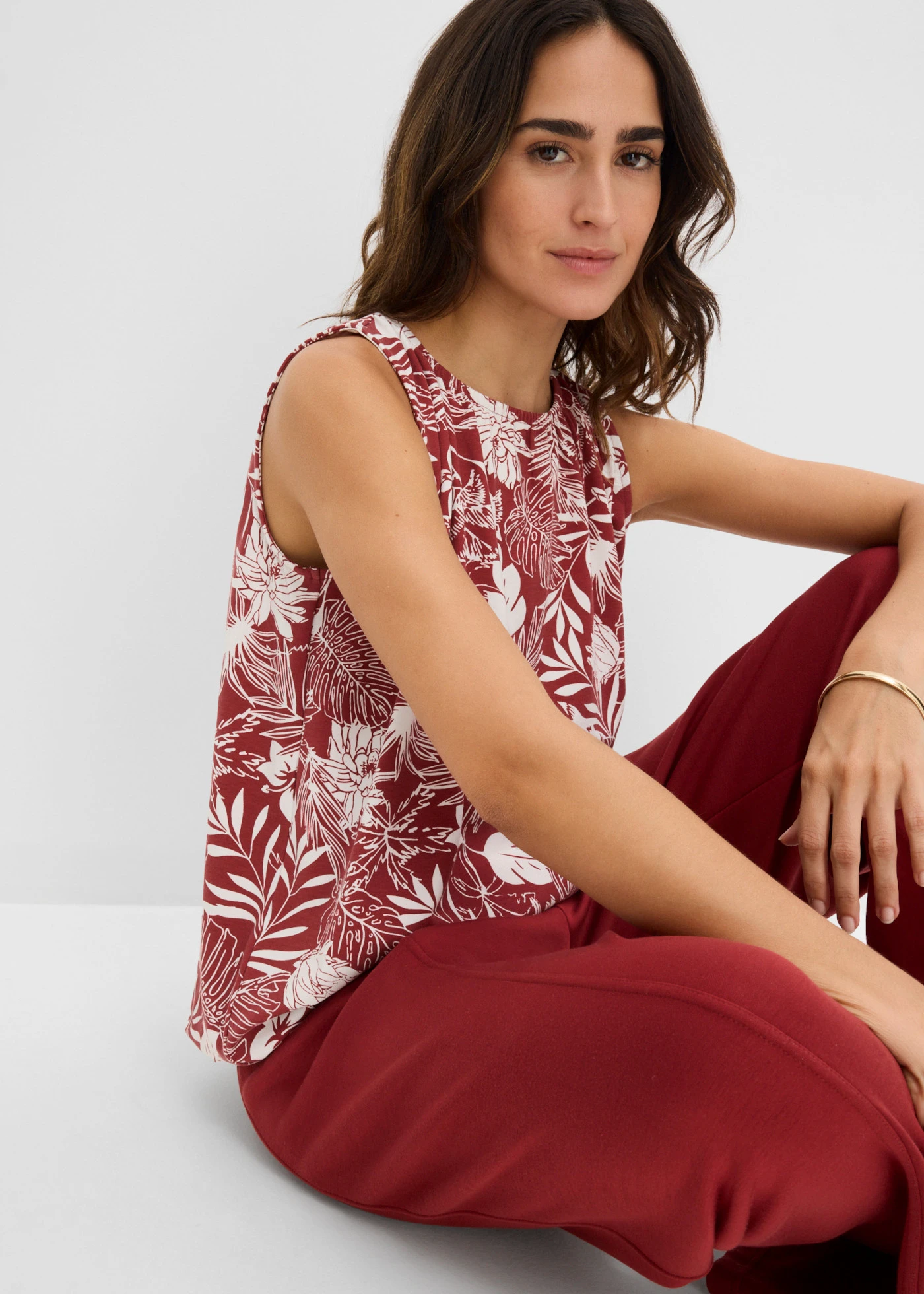 Top din jerse cu viscoză • roșu oxid-ecru cu imprimeu • magazin bonprix