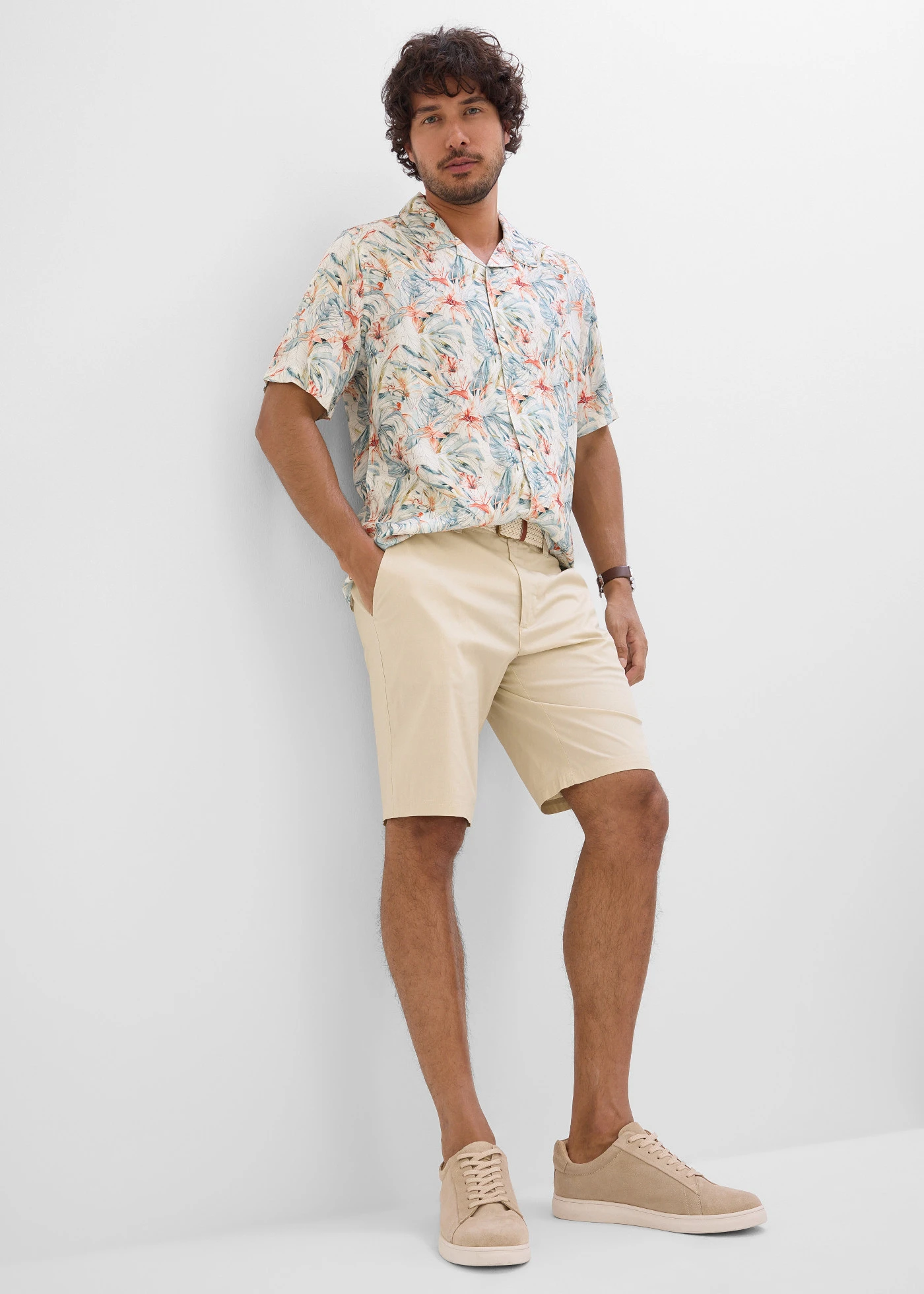 Overhemd met korte mouwen van viscose • lichtsand gebloemd • bonprix online shop