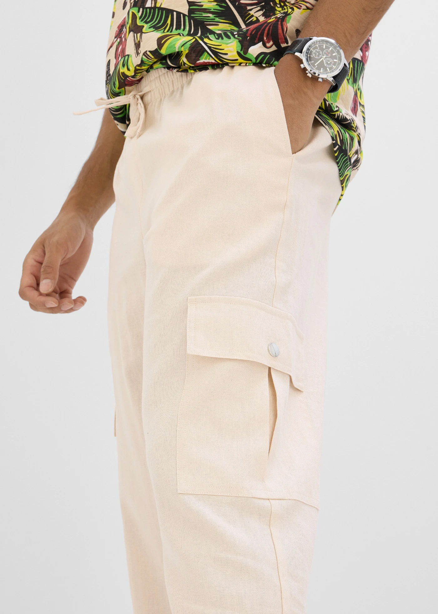 Pantalon style jogging en lin mélangé rafraîchissant  à poches cargo • beige sable • Boutique bonprix