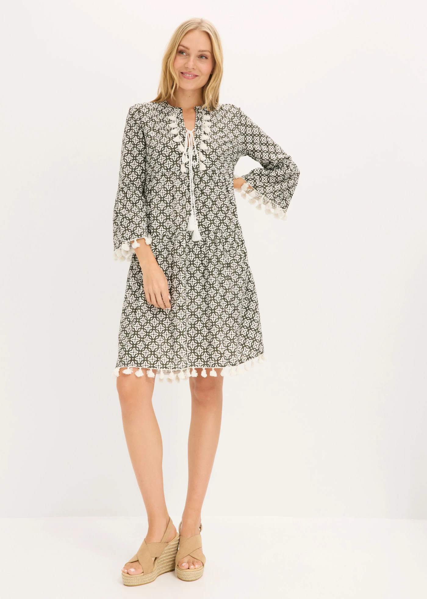 Tuniekjurk van zachte viscose • donkerolijfgroen/wolwit • bonprix online shop