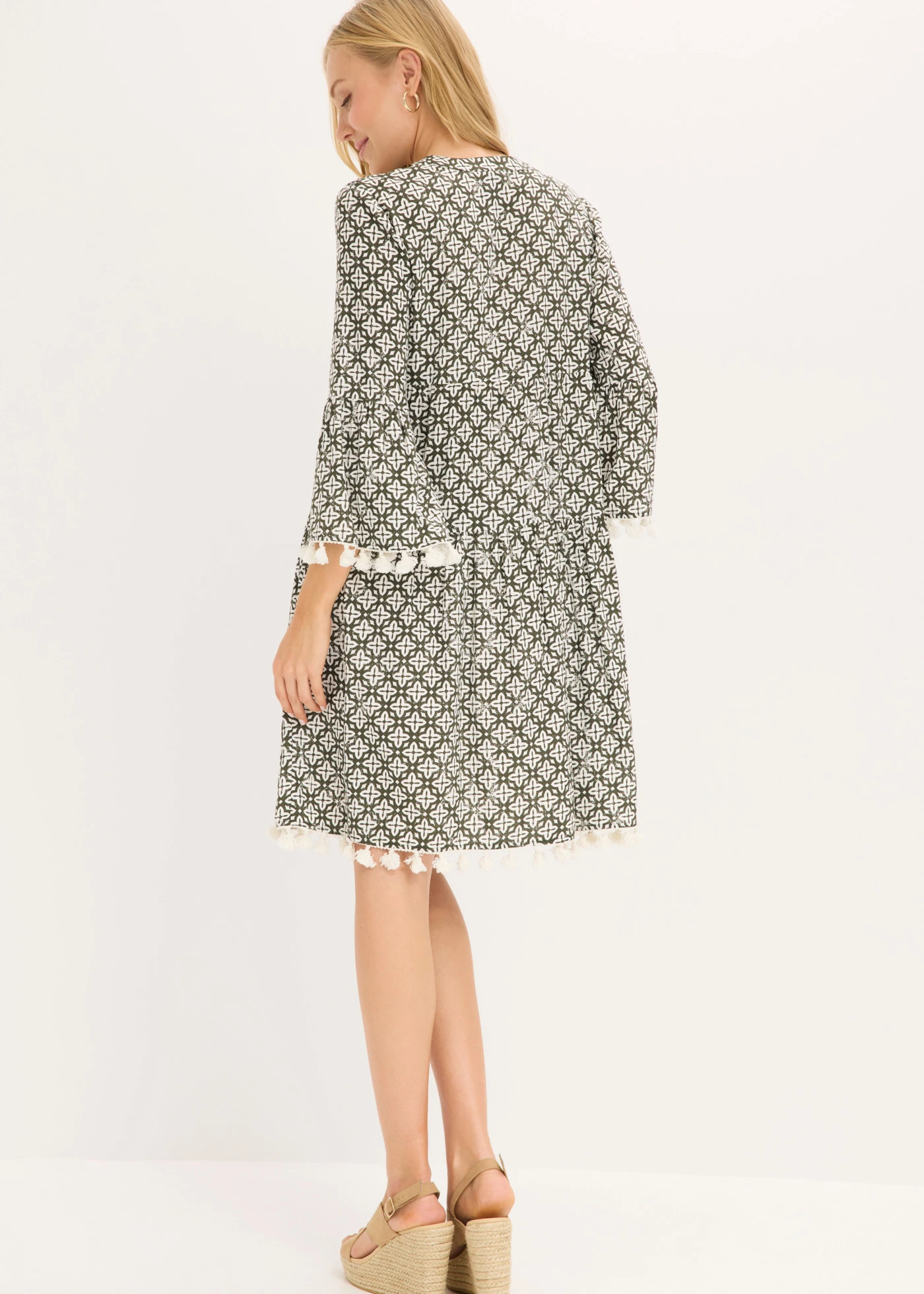 Tuniekjurk van zachte viscose • donkerolijfgroen/wolwit • bonprix online shop