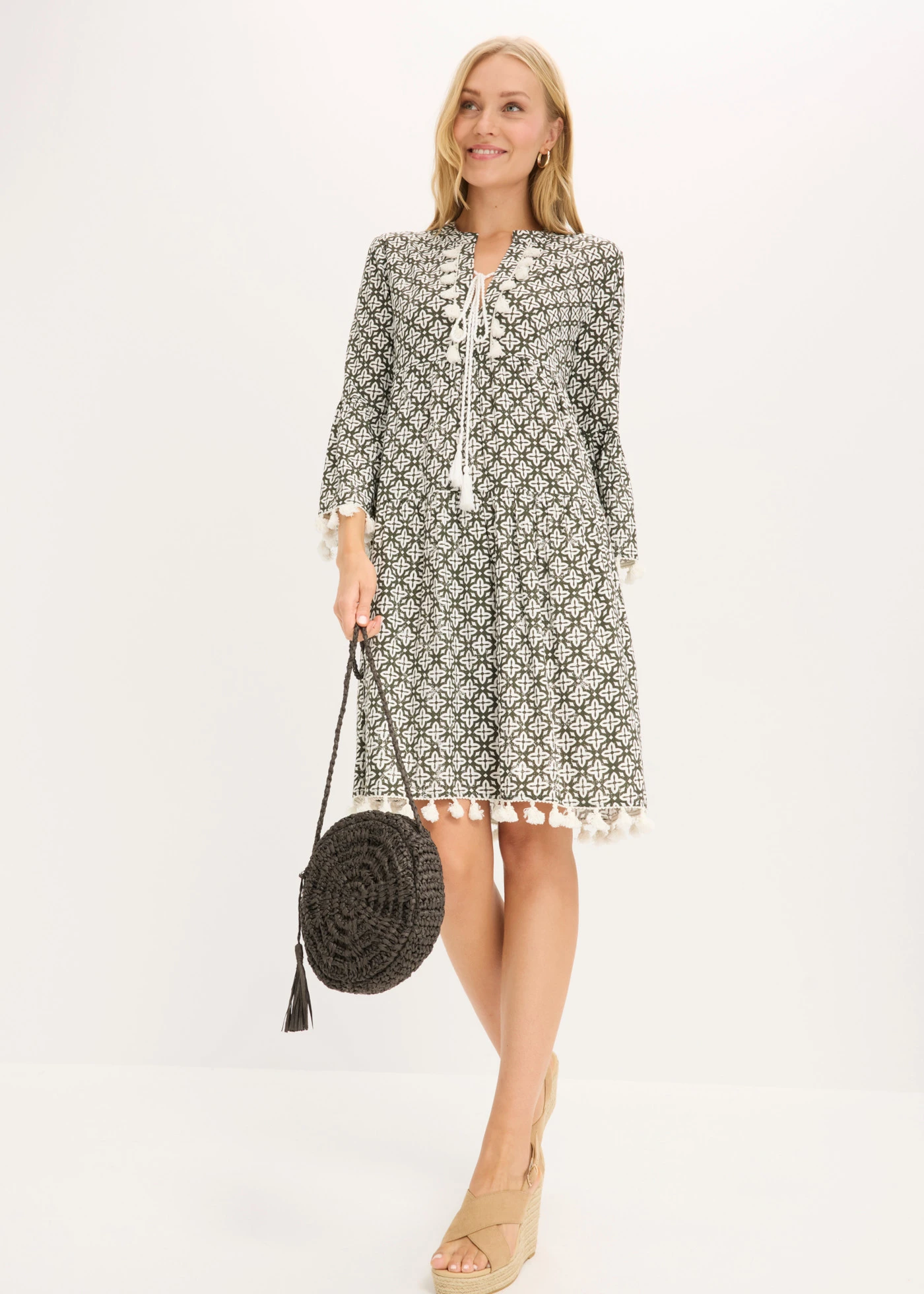 Rochie-tunică din viscoză moale • oliv închis/ecru • magazin bonprix