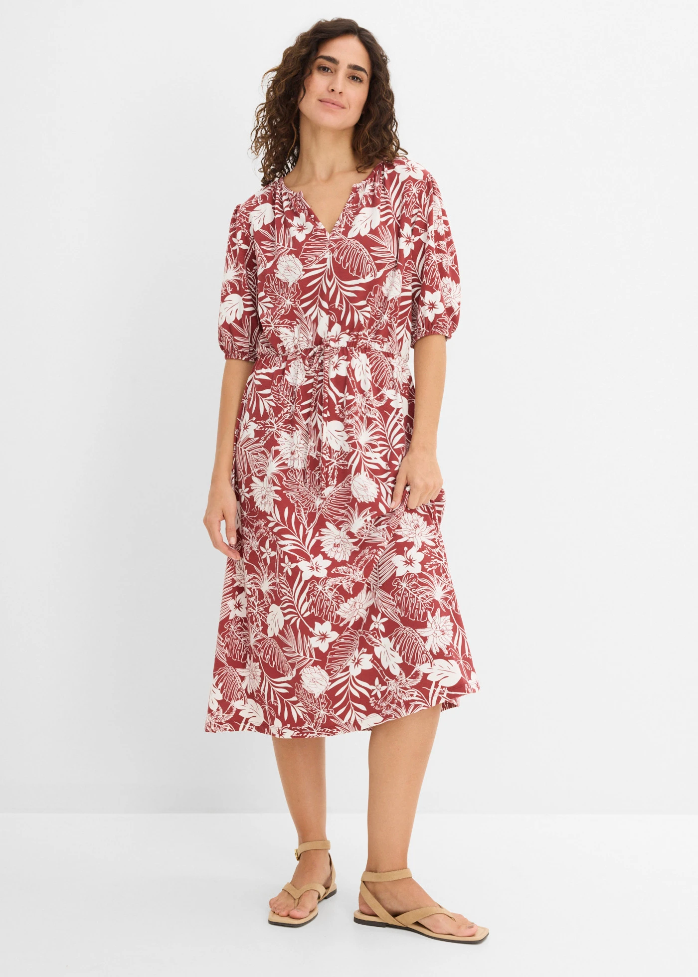 Sukienka z dżerseju z miękkiej mieszanki wiskozy • czerwony pustynny-biel wełny z nadrukiem • sklep bonprix