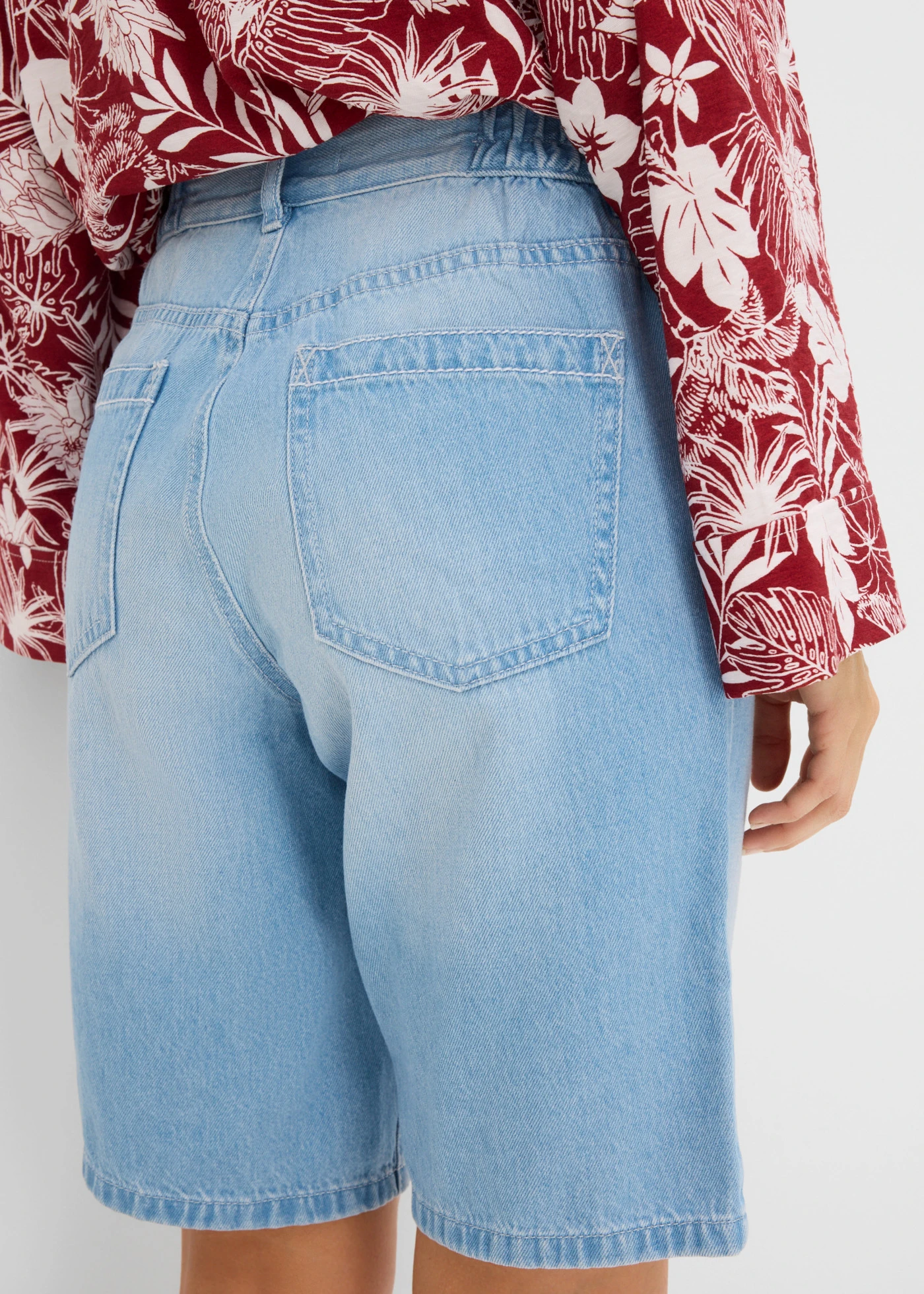 Džínové bermudy Mid Waist, pohodlný pas • světle modrý denim used • bonprix obchod