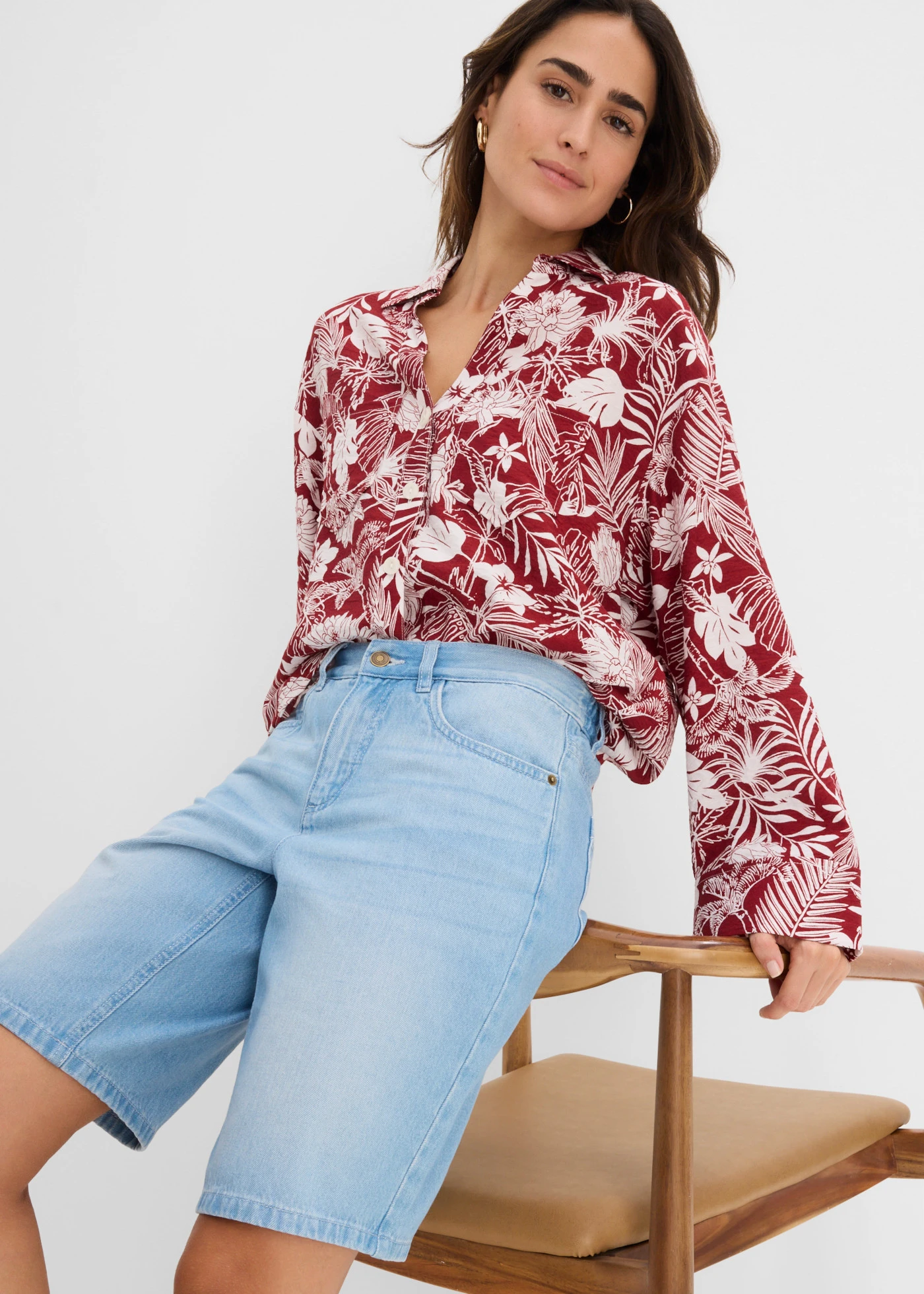 Jeans mid waist bermuda met een comfortabele tailleband • lichtblauw denim used • bonprix online shop