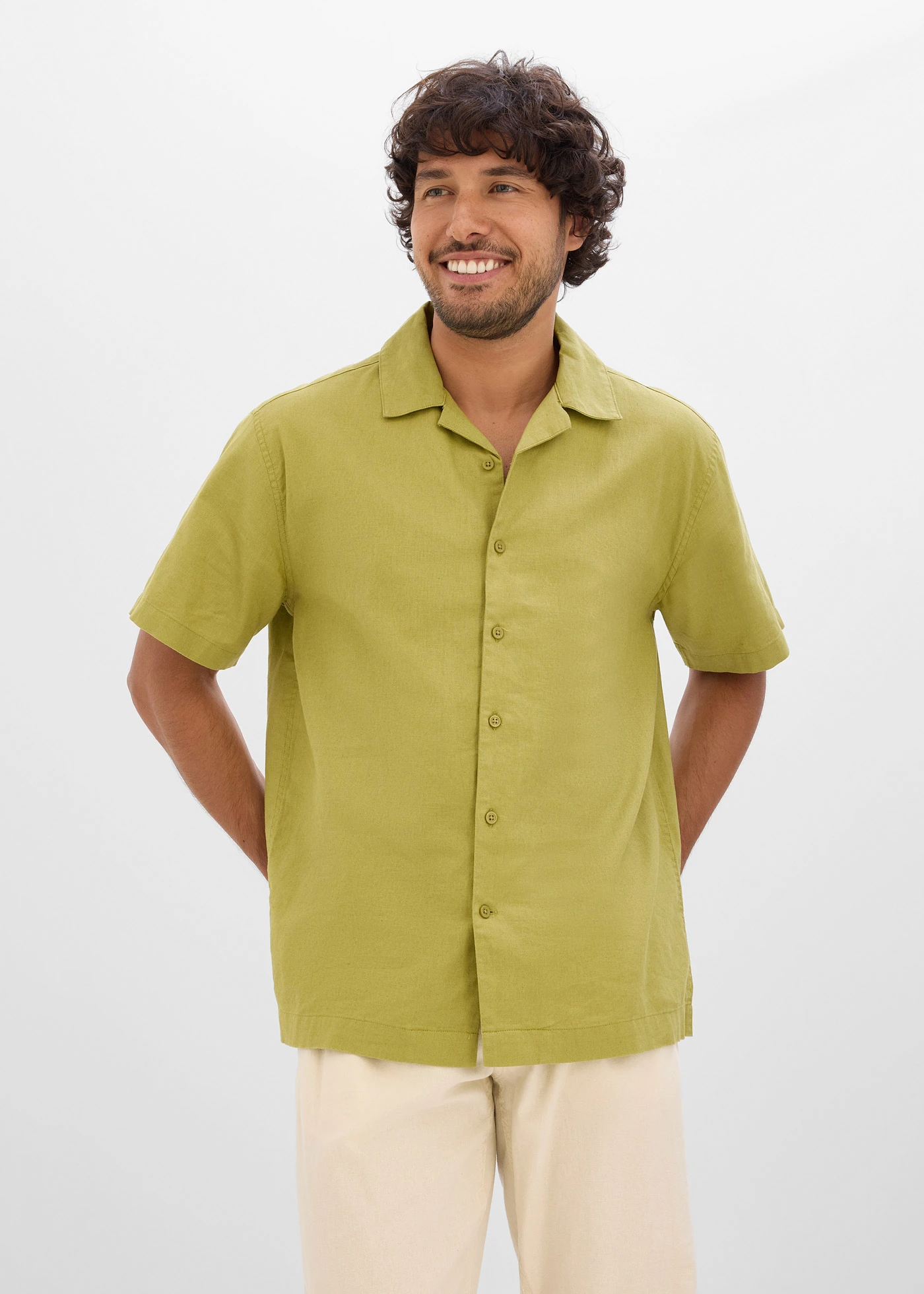 Chemise manches courtes légère, ample • olive doré • Boutique bonprix