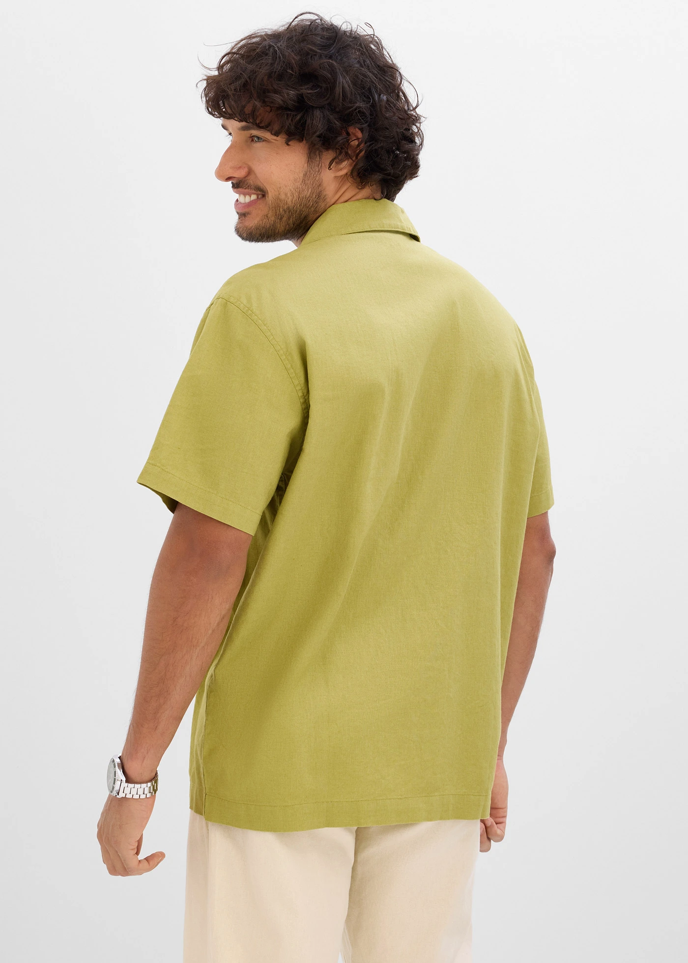 Chemise manches courtes légère, ample • olive doré • Boutique bonprix
