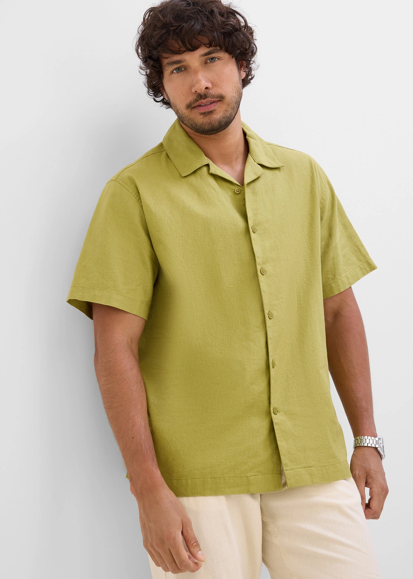 Chemise manches courtes légère, ample • olive doré • Boutique bonprix