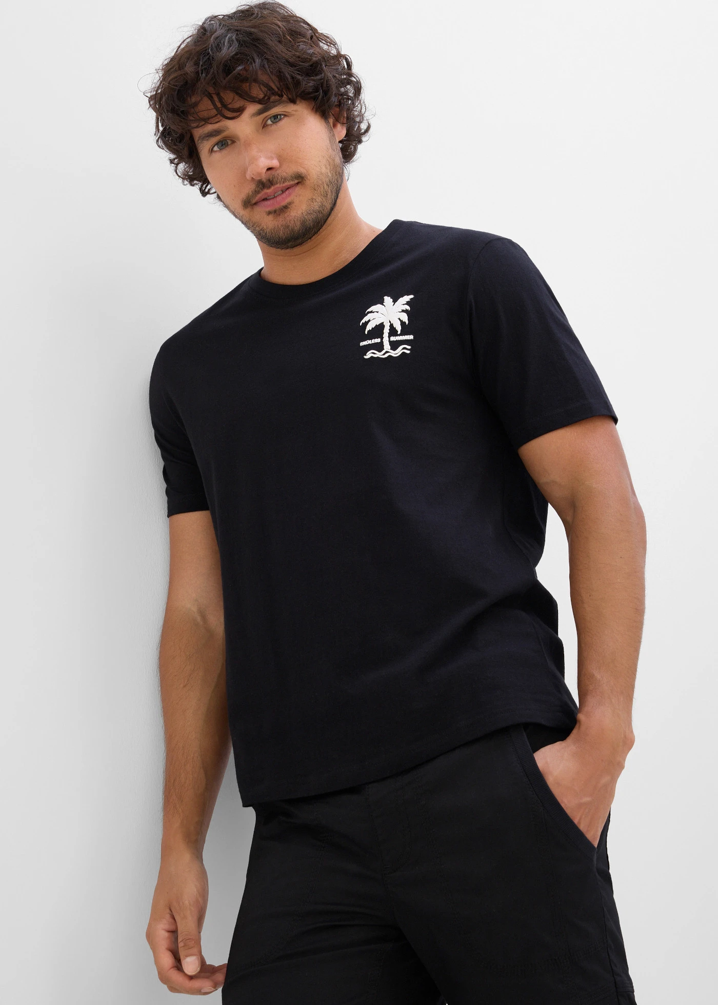 T-shirt van puur katoen • zwart met print • bonprix online shop