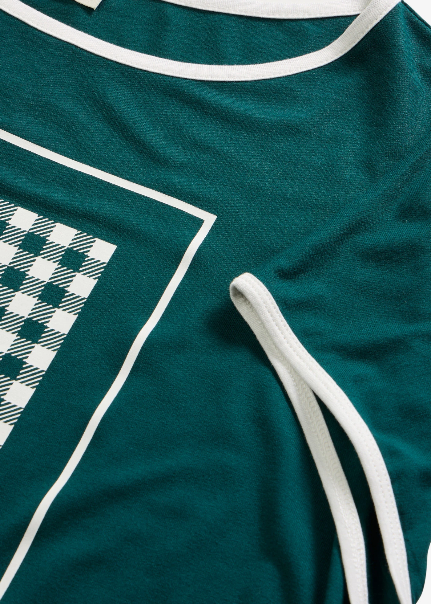 Bluză tricot cu piping contrast • verde profund/ecru cu imprimeu grafic • magazin bonprix