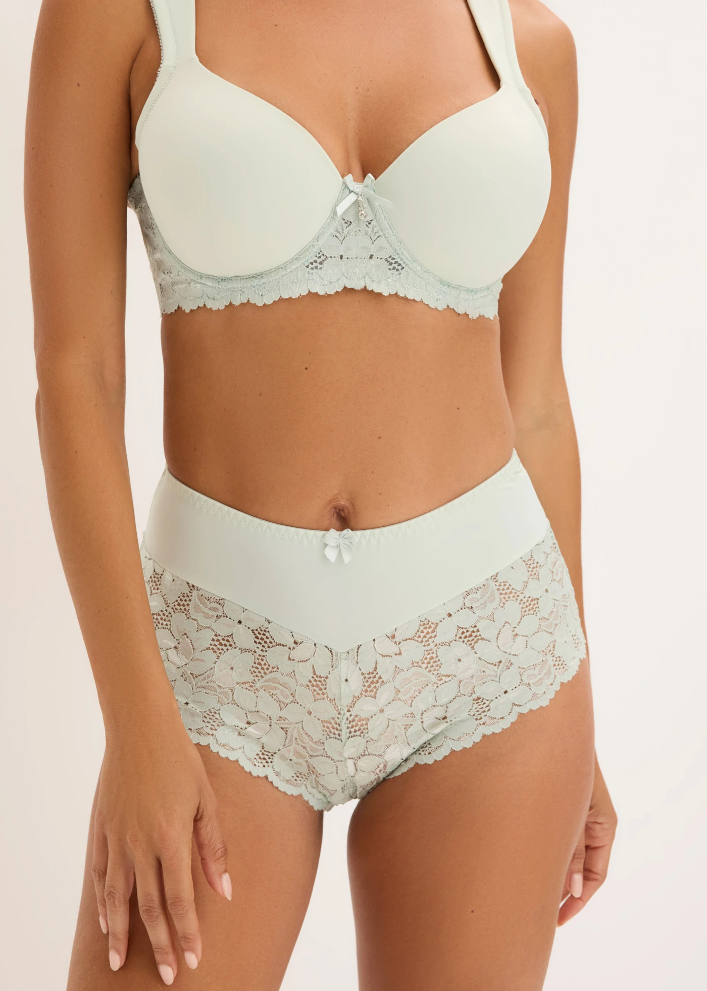 Chilot panty maxi cu dantelă • verde-mentol deschis • magazin bonprix
