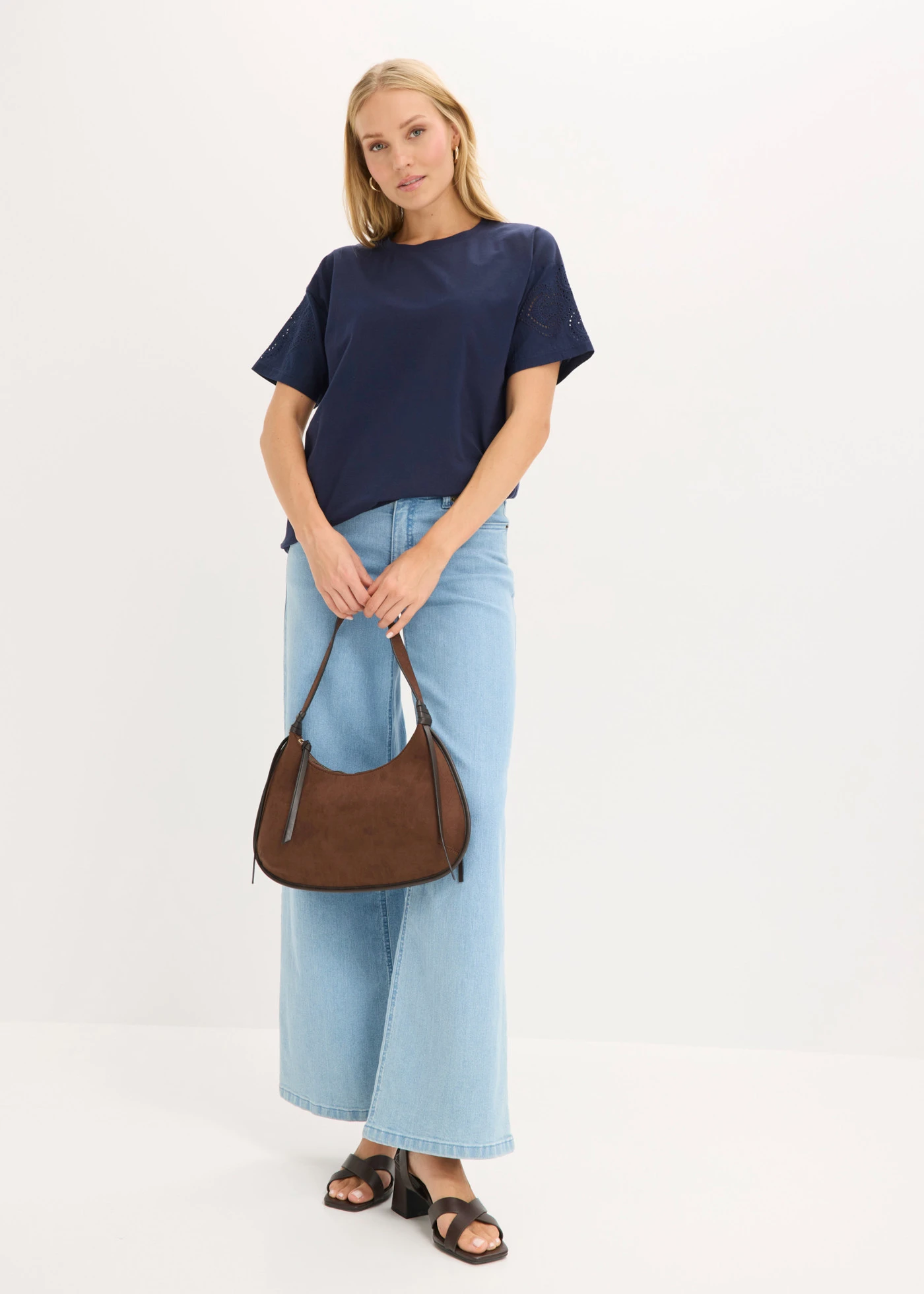 Tricou cu broderie perforată • bleumarin • magazin bonprix