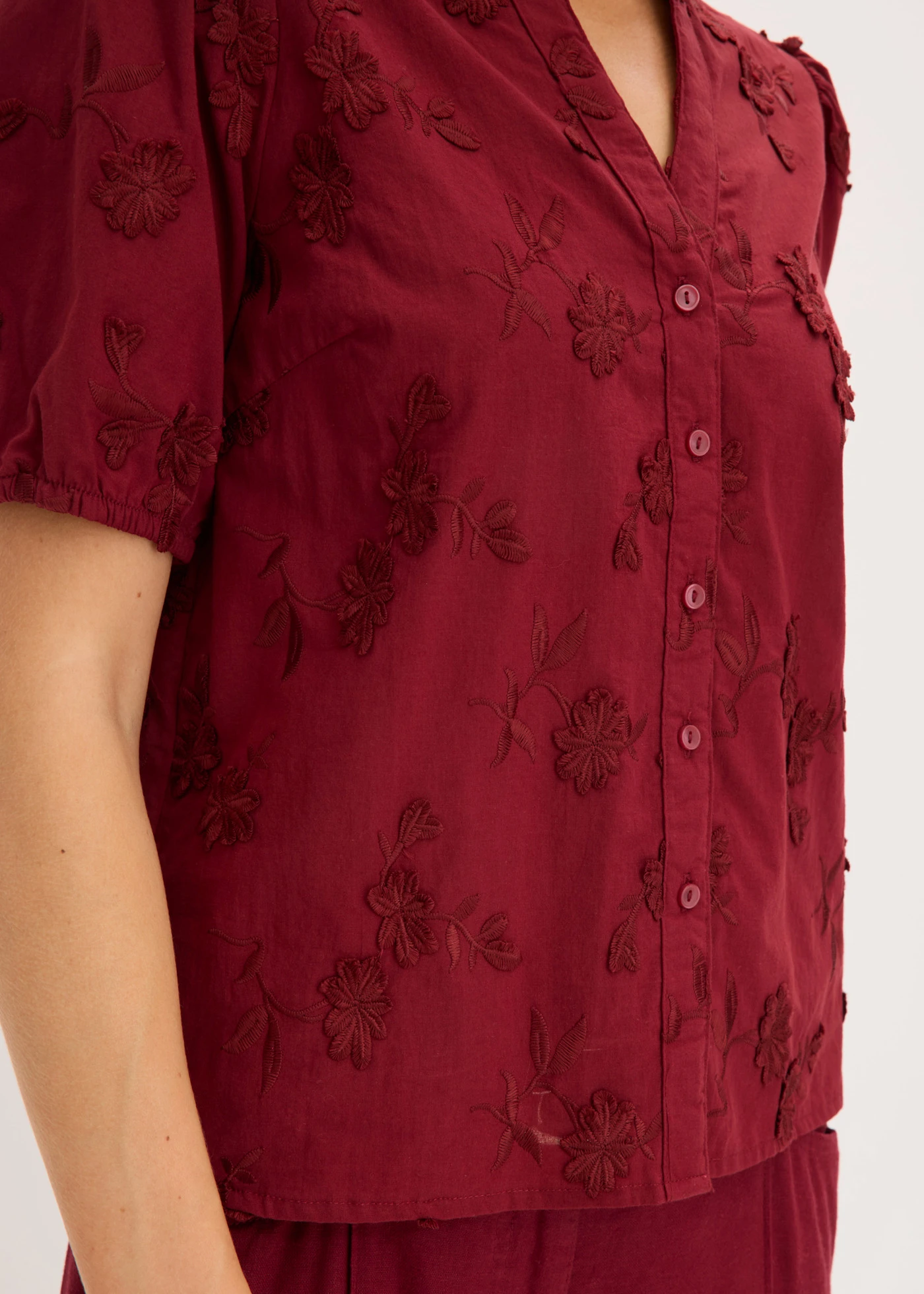 Chemisier manches courtes, 100% coton • rouge rubis • Boutique bonprix