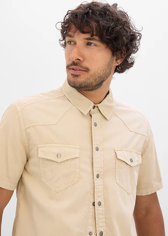 Cămașă de blugi cu mânecă scurtă, din denim colorat, Slim Fit • bej nisipiu mat • magazin bonprix