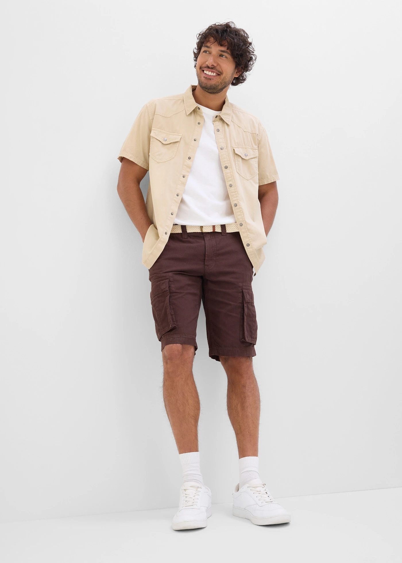 Spijkeroverhemd met korte mouwen van coloured denim, slim fit • lichtsand • bonprix online shop