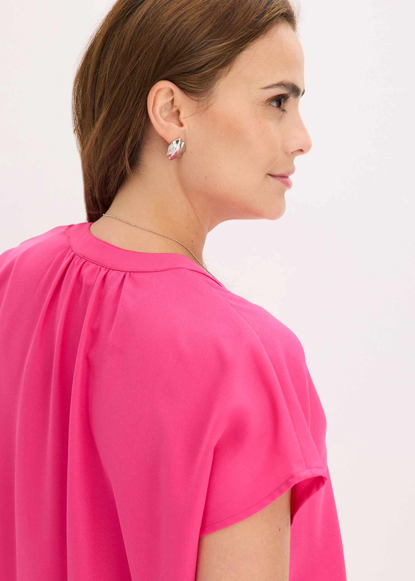 Bluzka z krótkim rękawem i krytą plisą guzikową • różowy "pinklady" • sklep bonprix